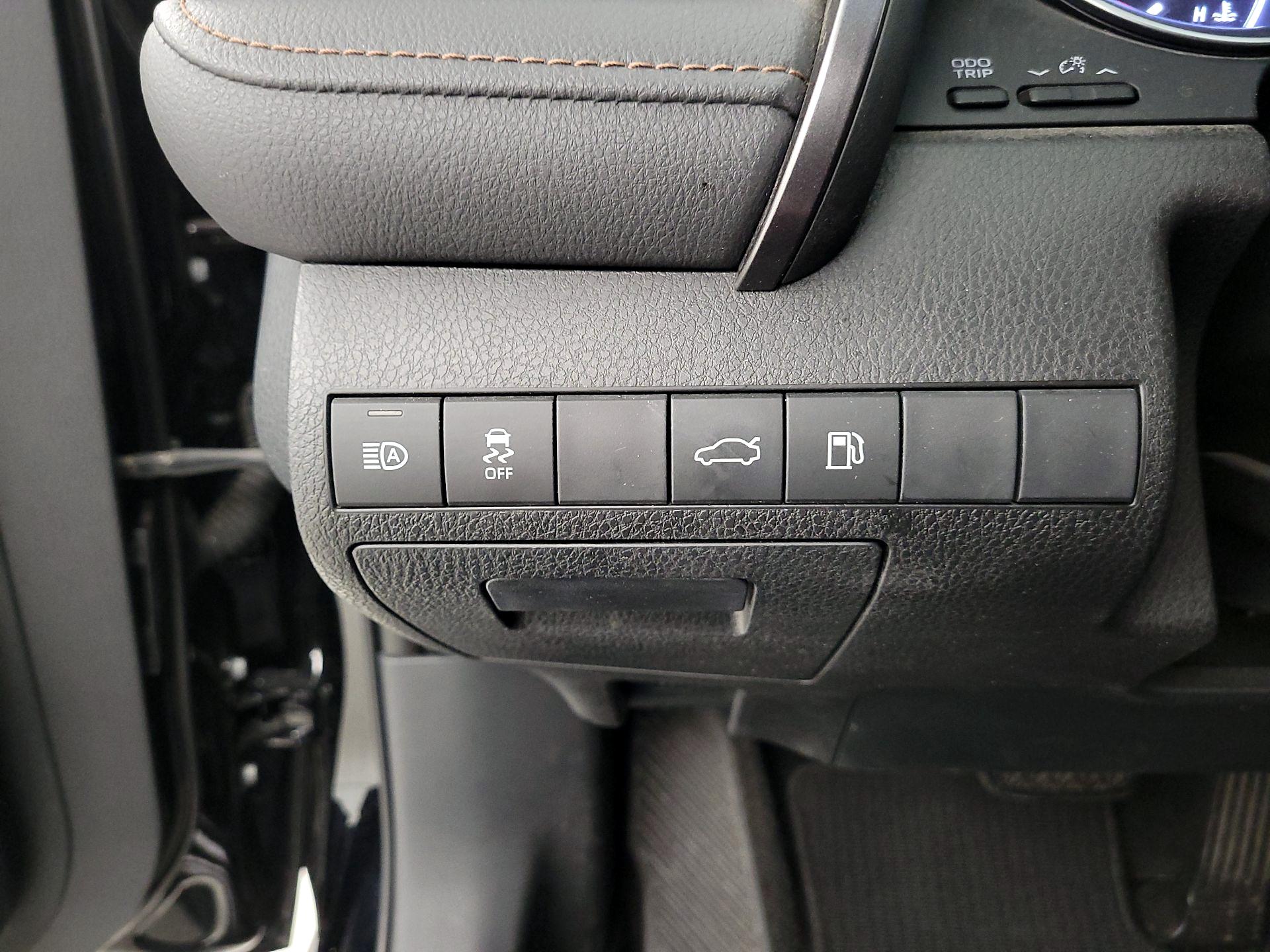 Thumbnail: 2018 Toyota Camry - 13