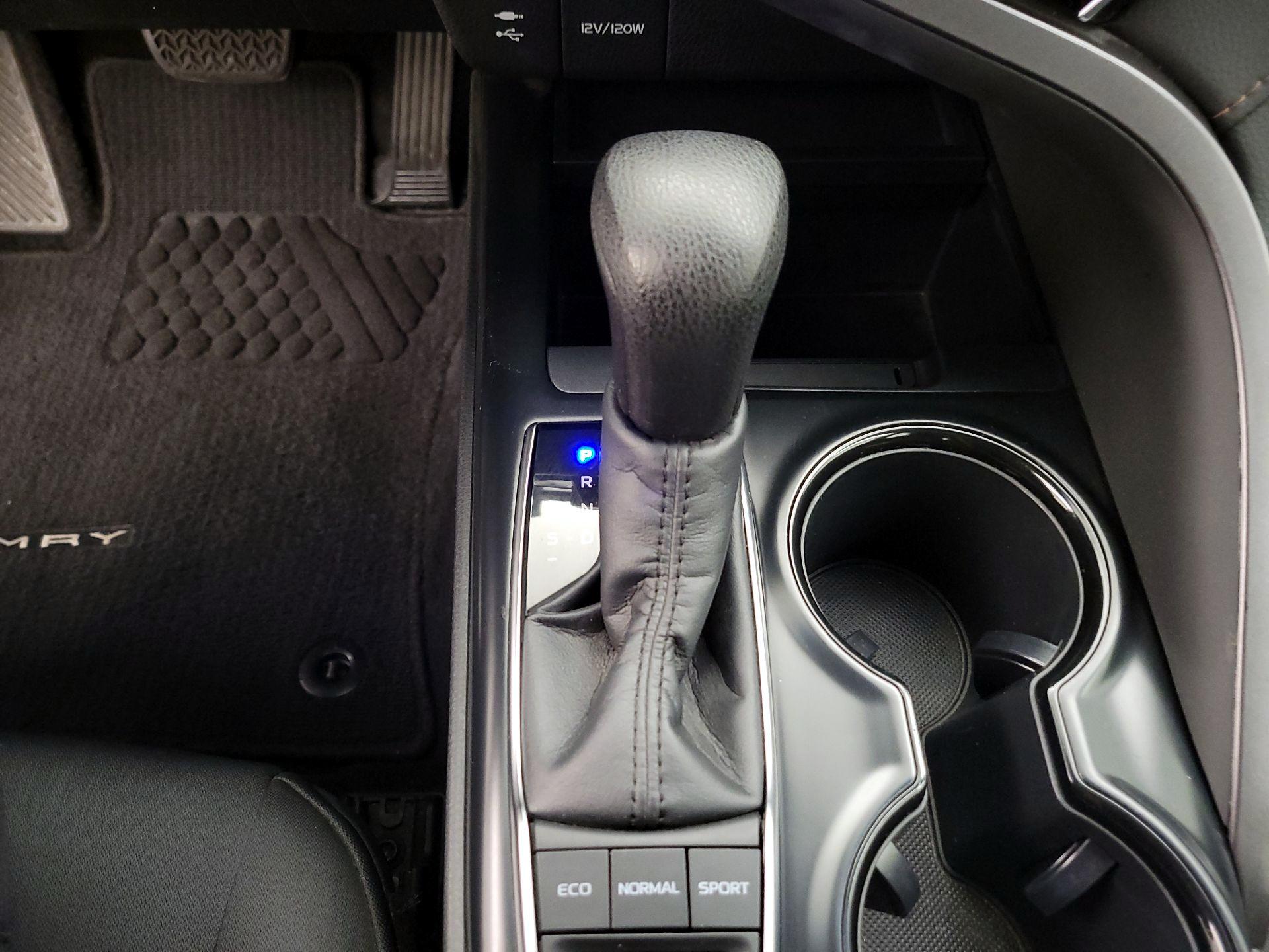 Thumbnail: 2018 Toyota Camry - 17