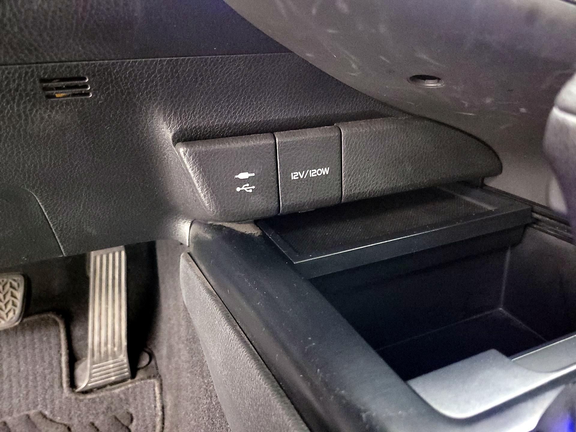 Thumbnail: 2018 Toyota Camry - 18