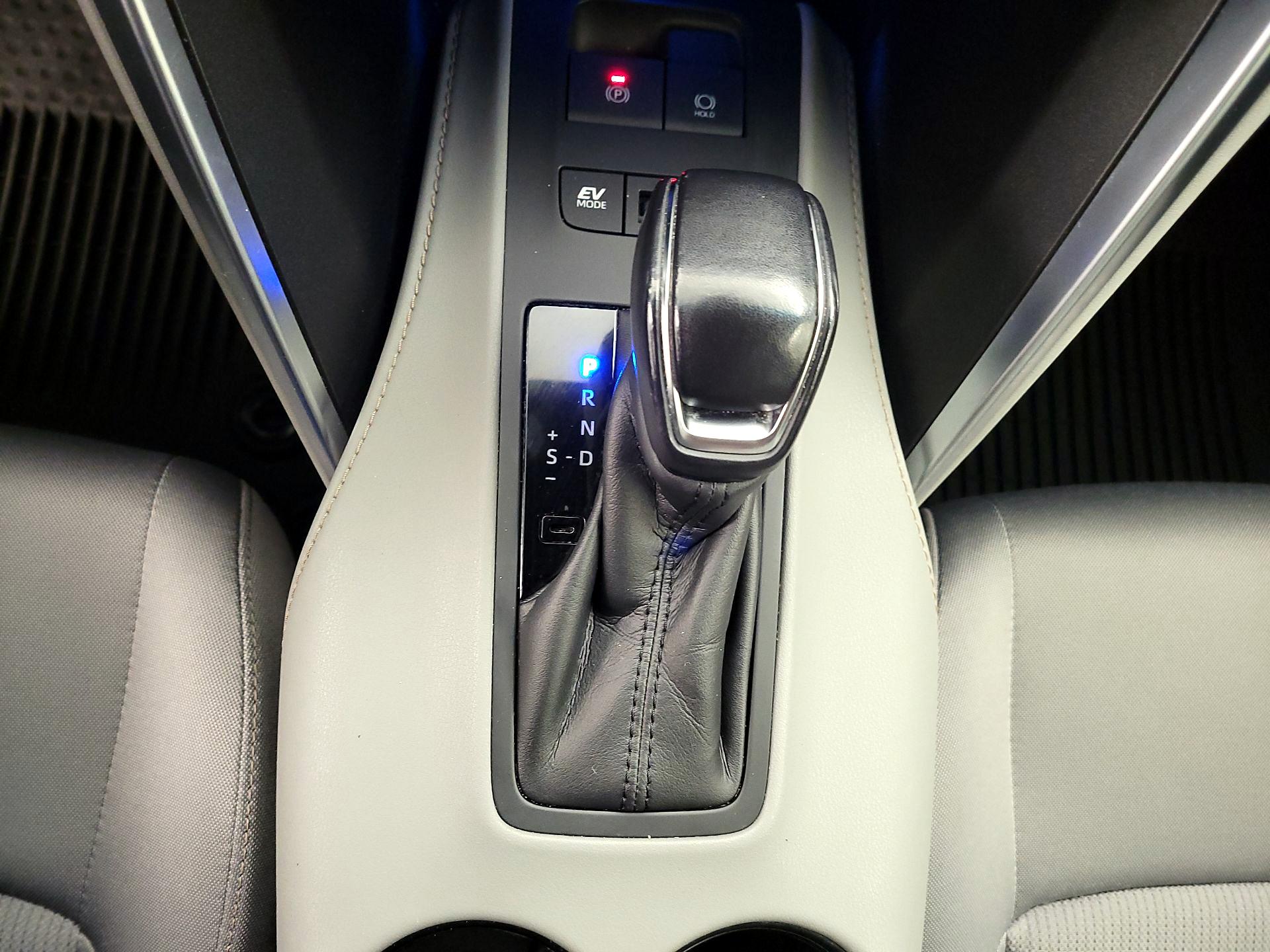 Thumbnail: 2021 Toyota Venza - 16