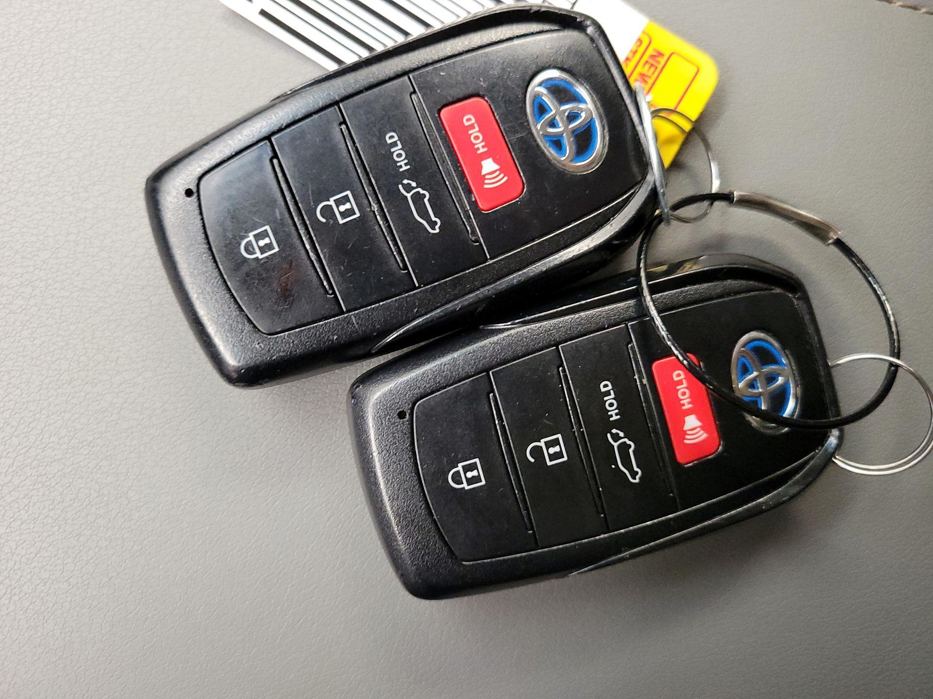 Thumbnail: 2021 Toyota Venza - 20