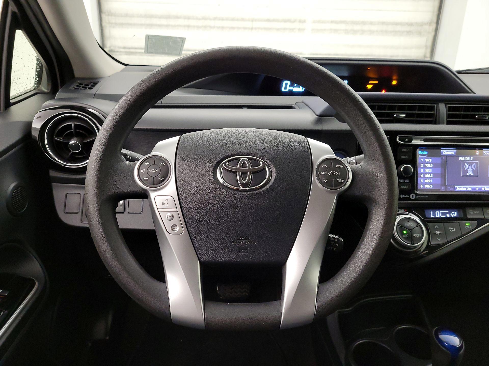 Thumbnail: 2015 Toyota Prius c - 10