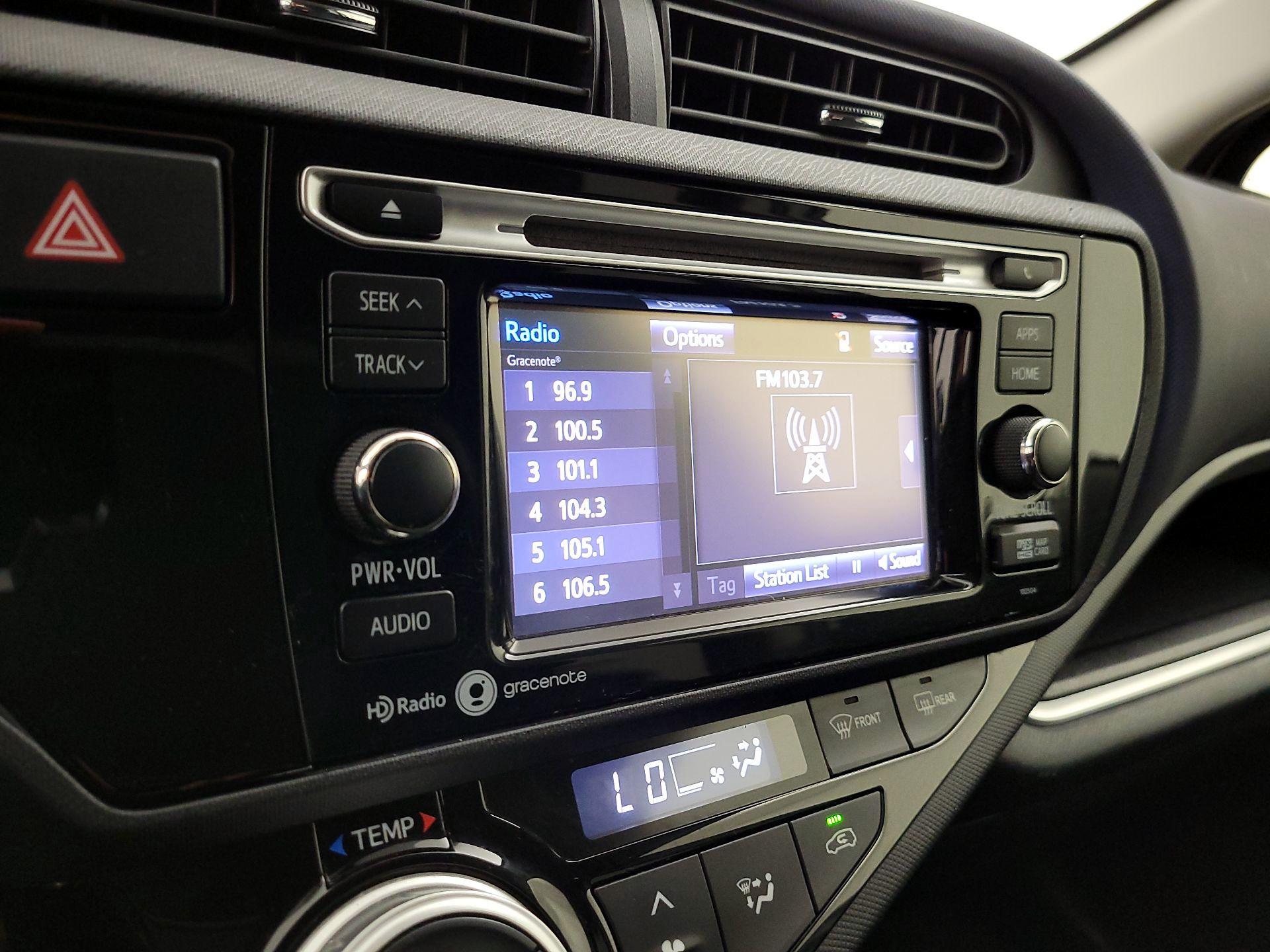 Thumbnail: 2015 Toyota Prius c - 14