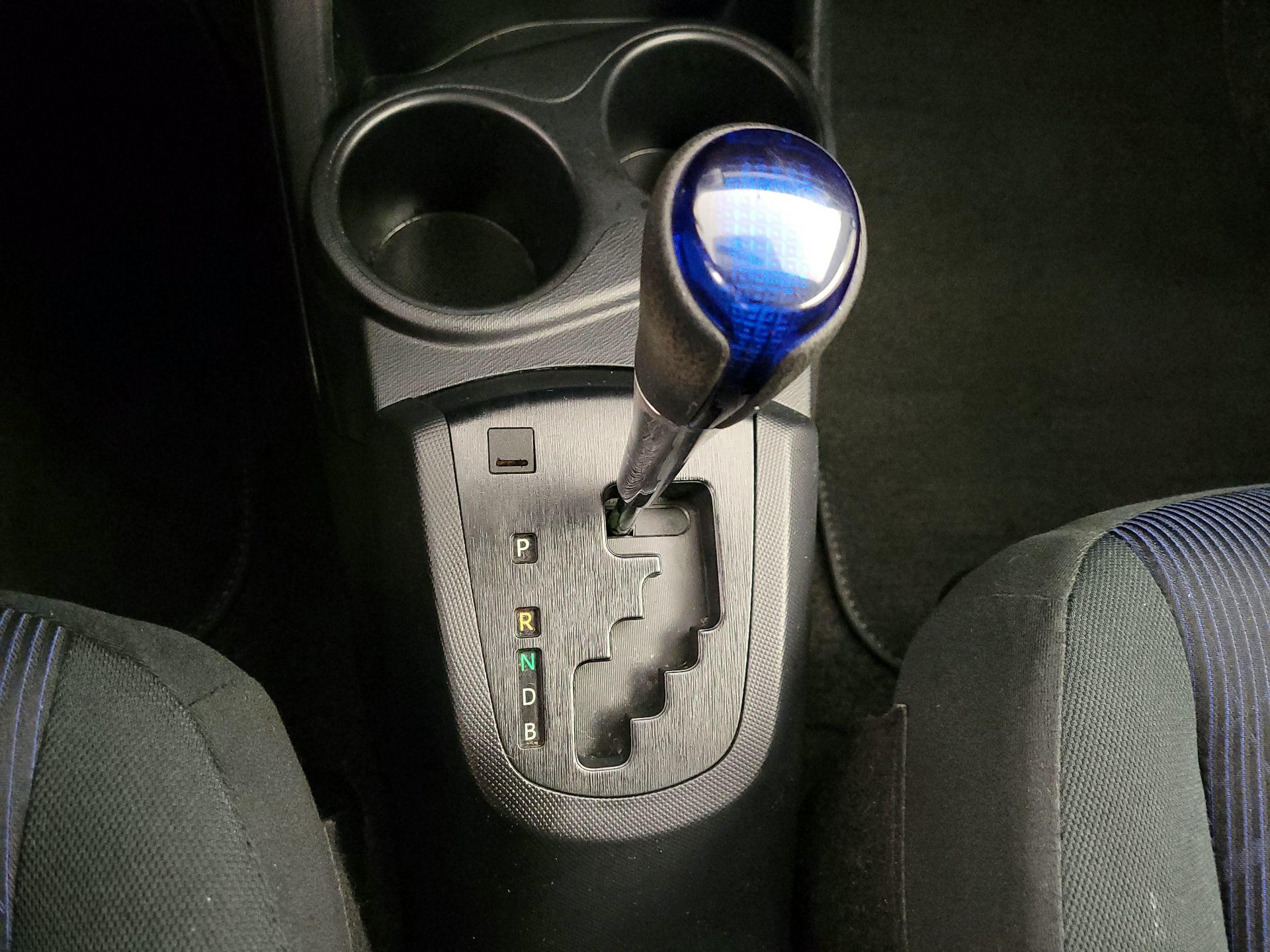 Thumbnail: 2015 Toyota Prius c - 16