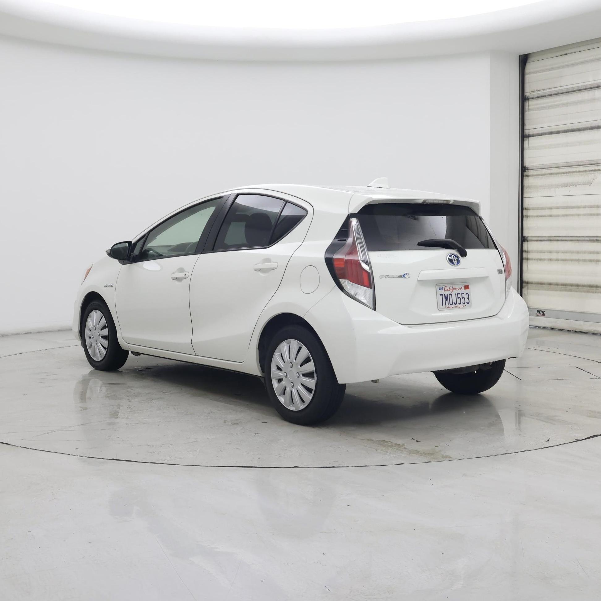 Thumbnail: 2015 Toyota Prius c - 2