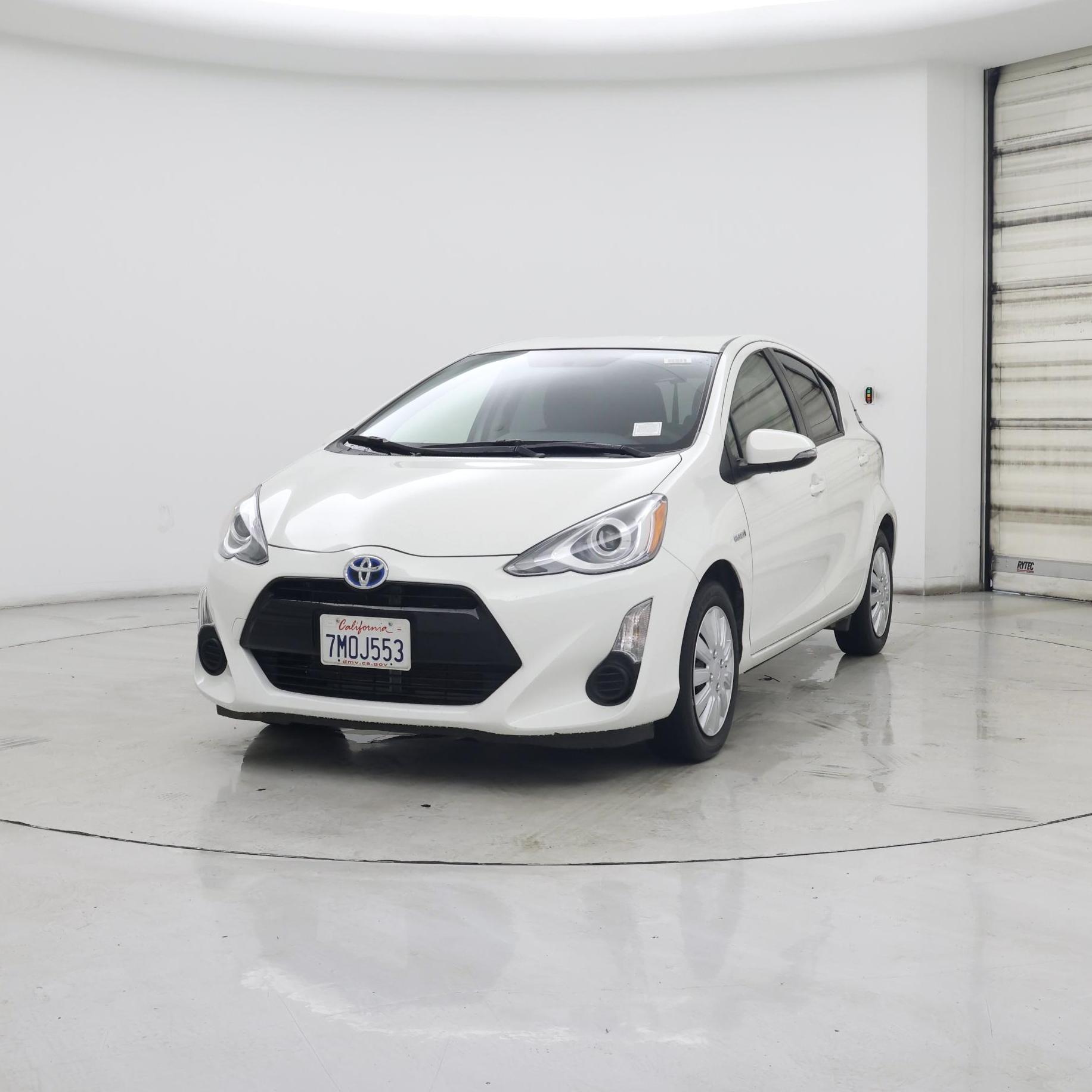 Thumbnail: 2015 Toyota Prius c - 4