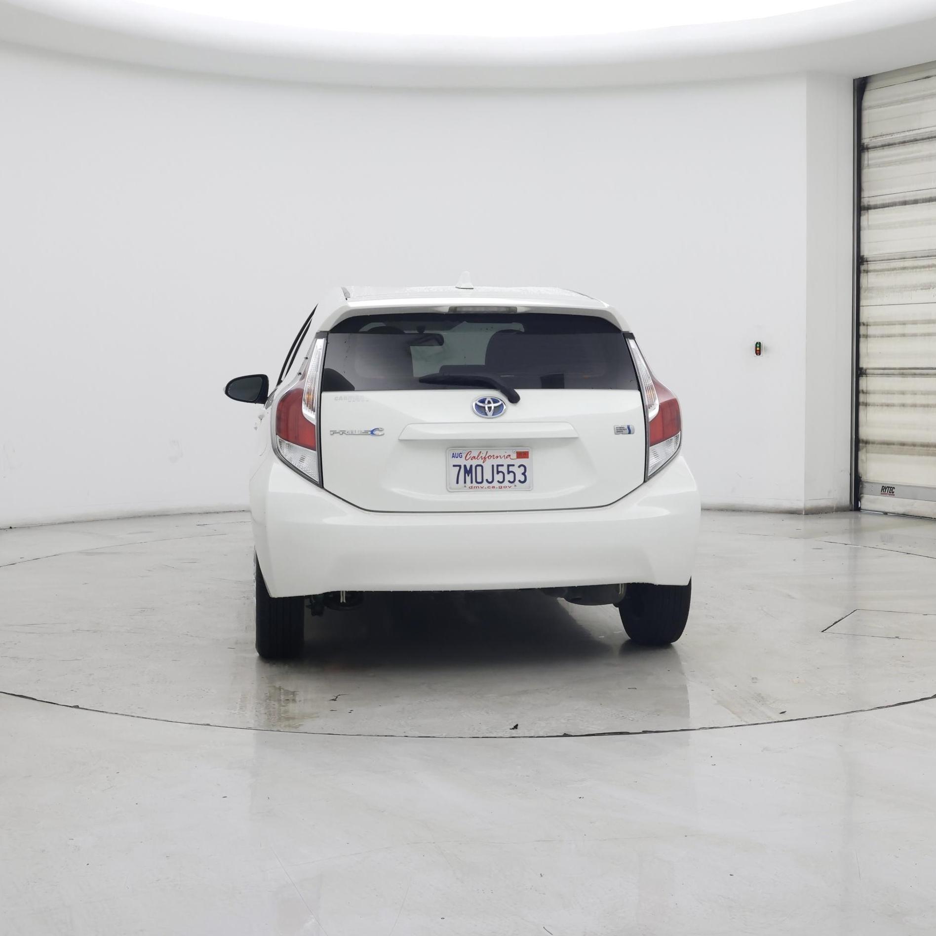 Thumbnail: 2015 Toyota Prius c - 6