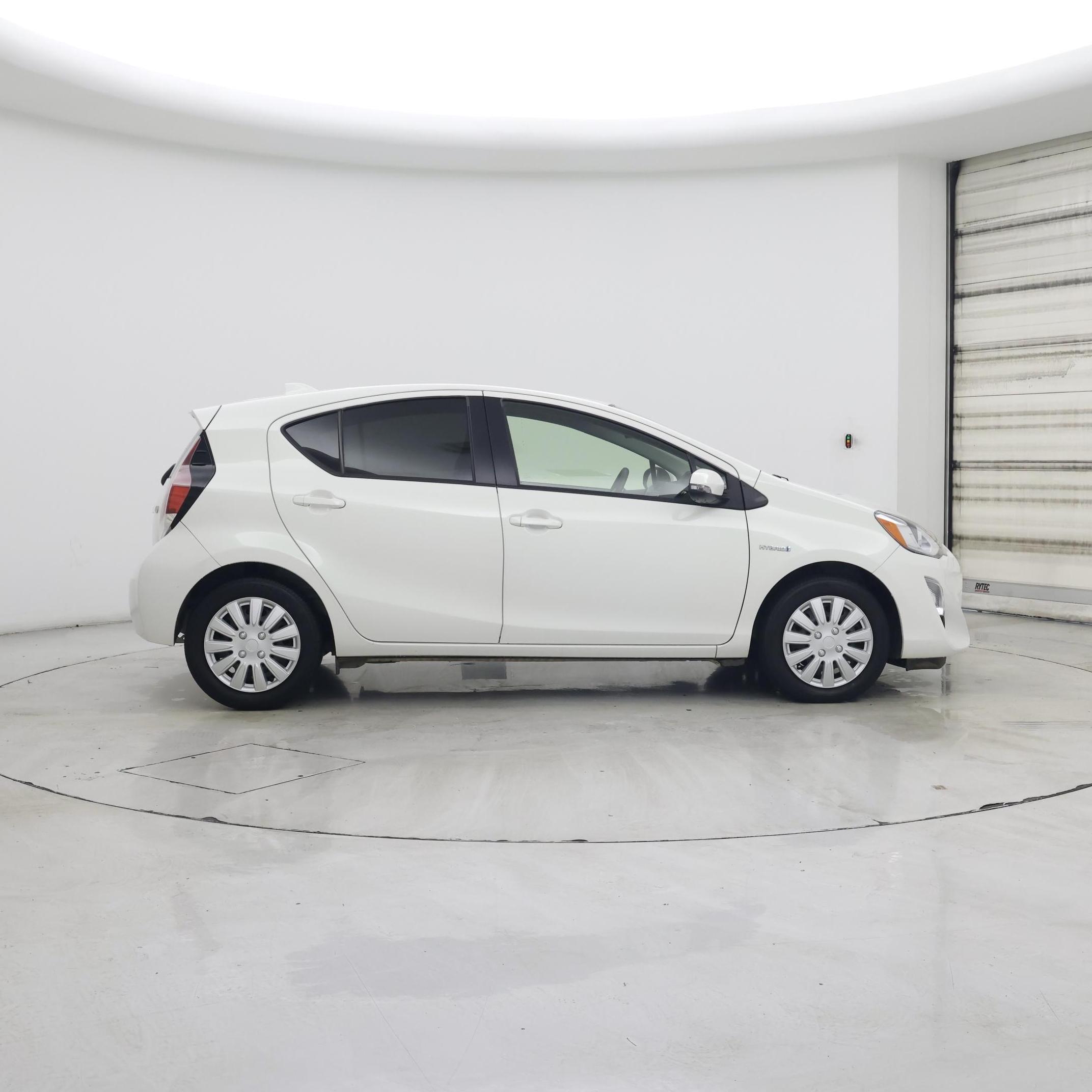 Thumbnail: 2015 Toyota Prius c - 7