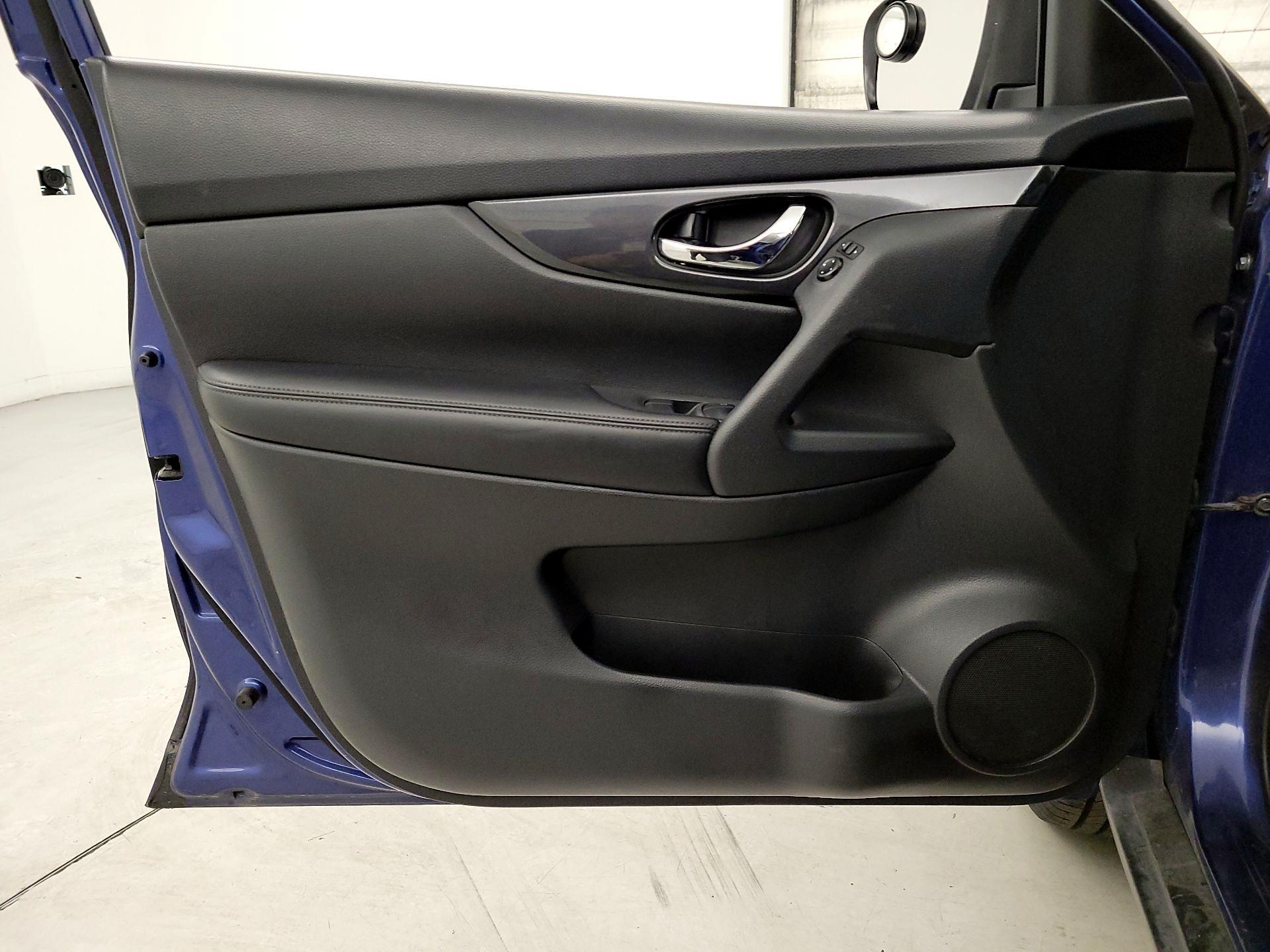 Thumbnail: 2017 Nissan Rogue - 12