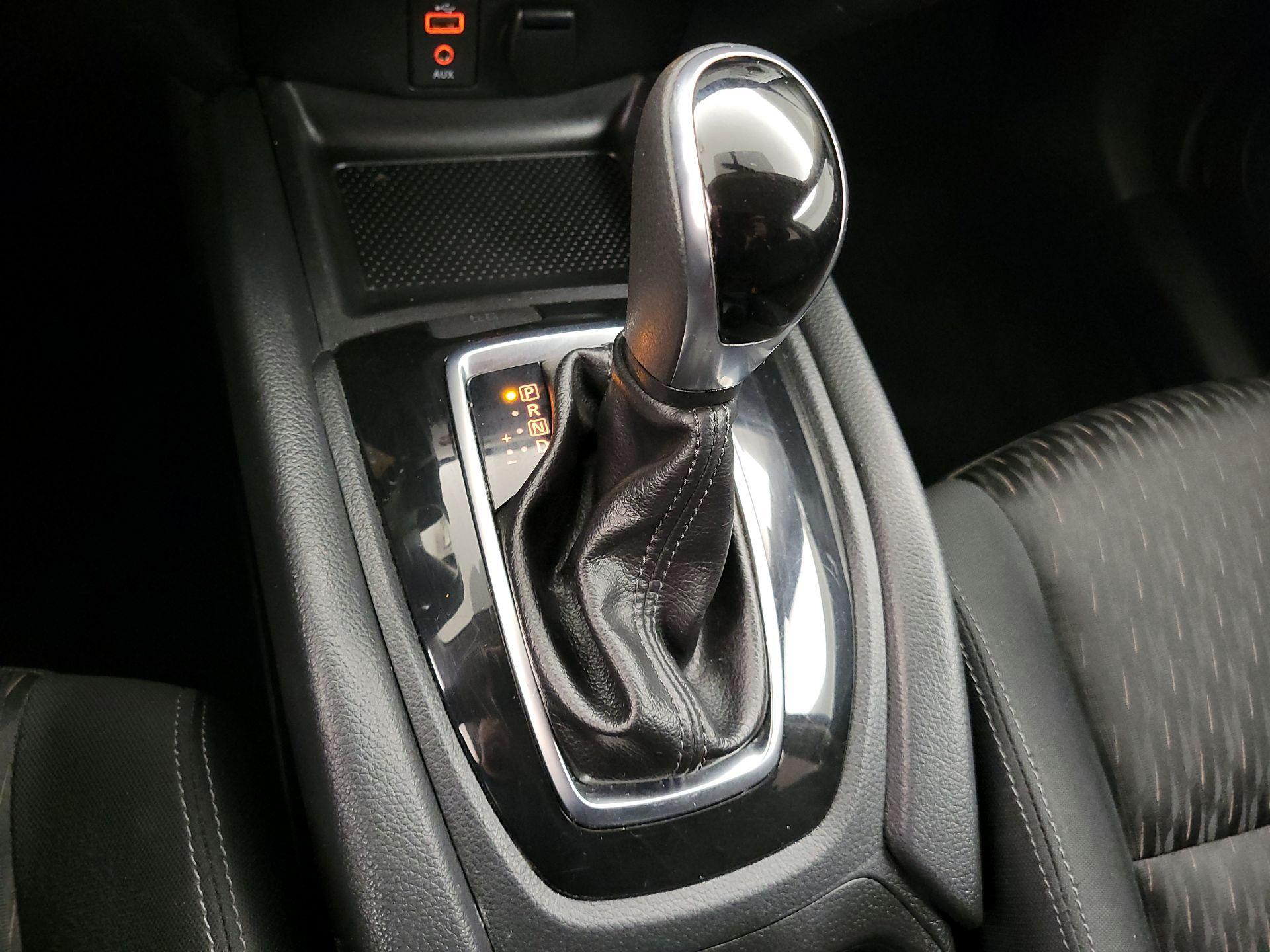 Thumbnail: 2017 Nissan Rogue - 17