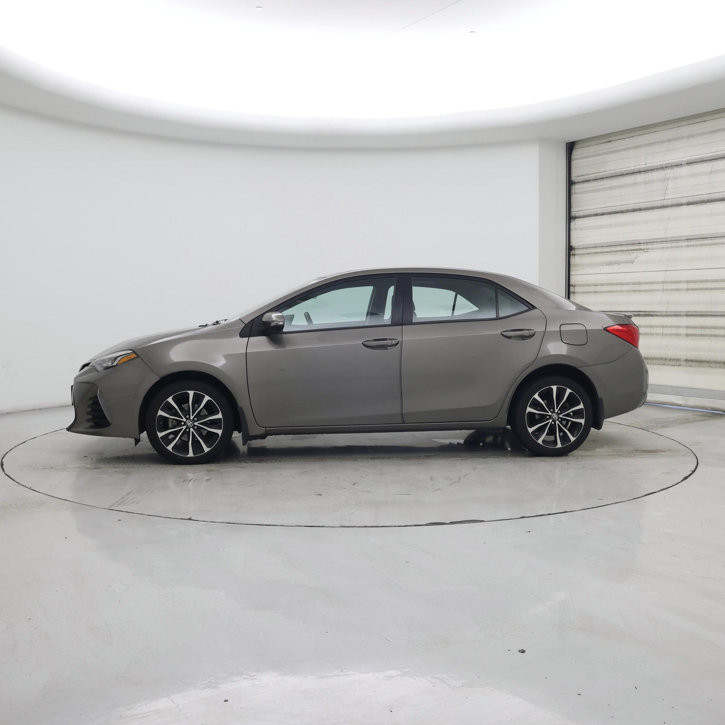 Thumbnail: 2017 Toyota Corolla - 3