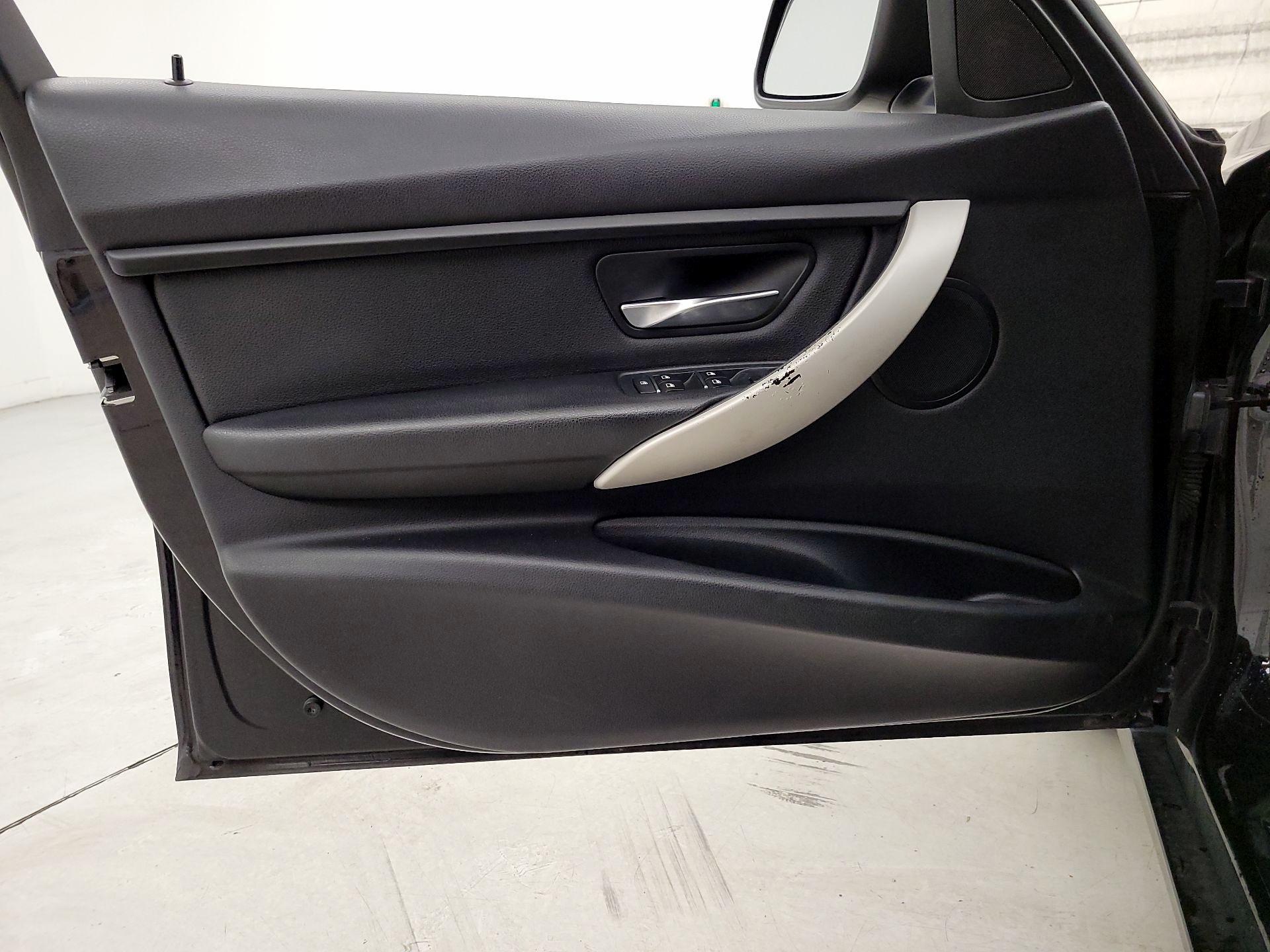 Thumbnail: 2017 BMW 3 Series - 12