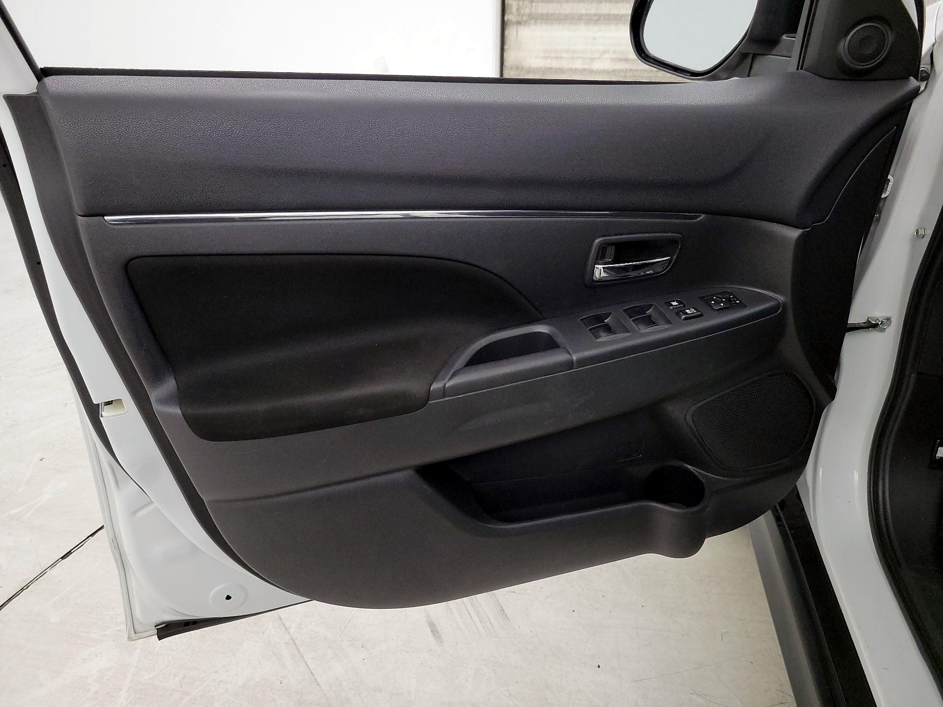 Thumbnail: 2020 Mitsubishi Outlander Sport - 12