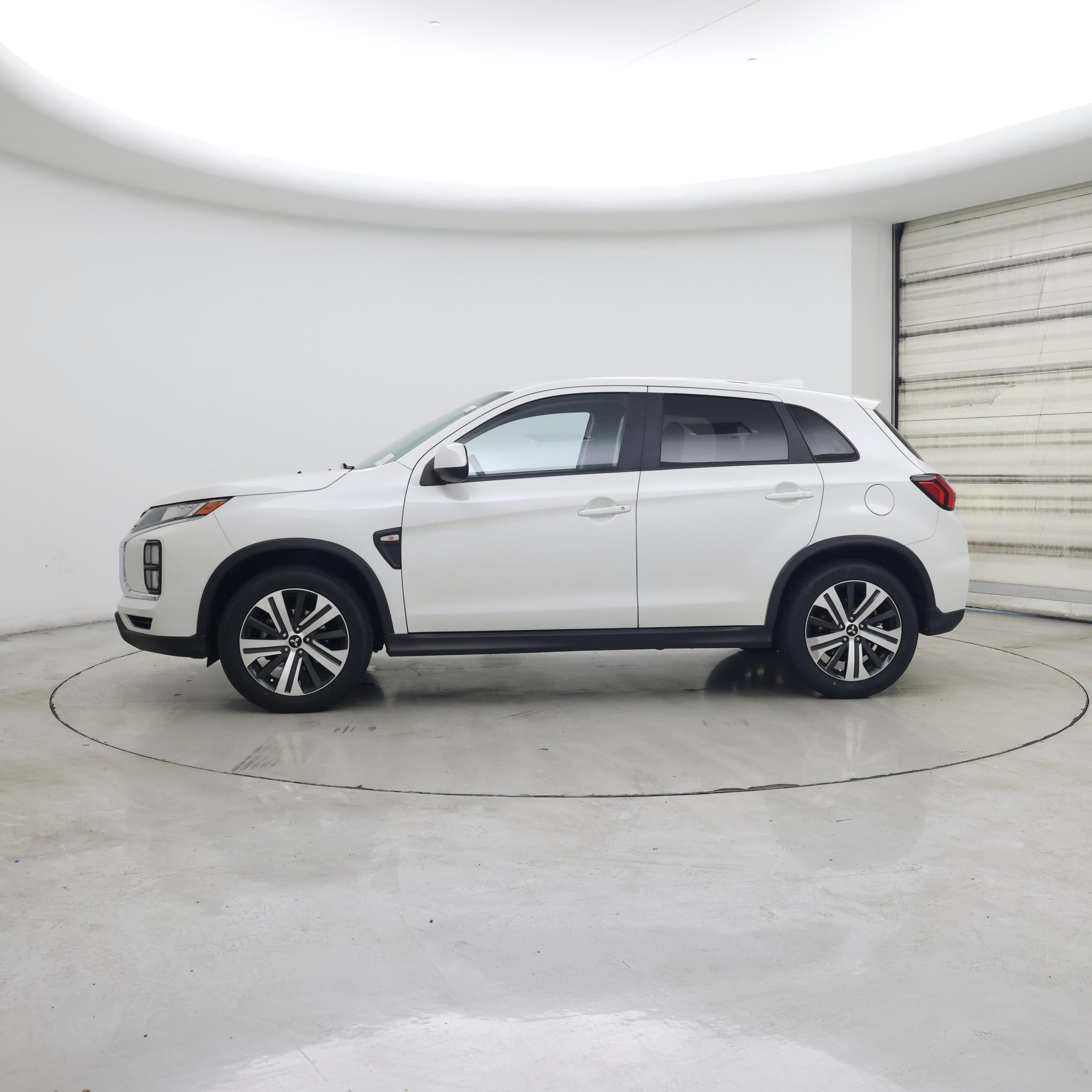 Thumbnail: 2020 Mitsubishi Outlander Sport - 3