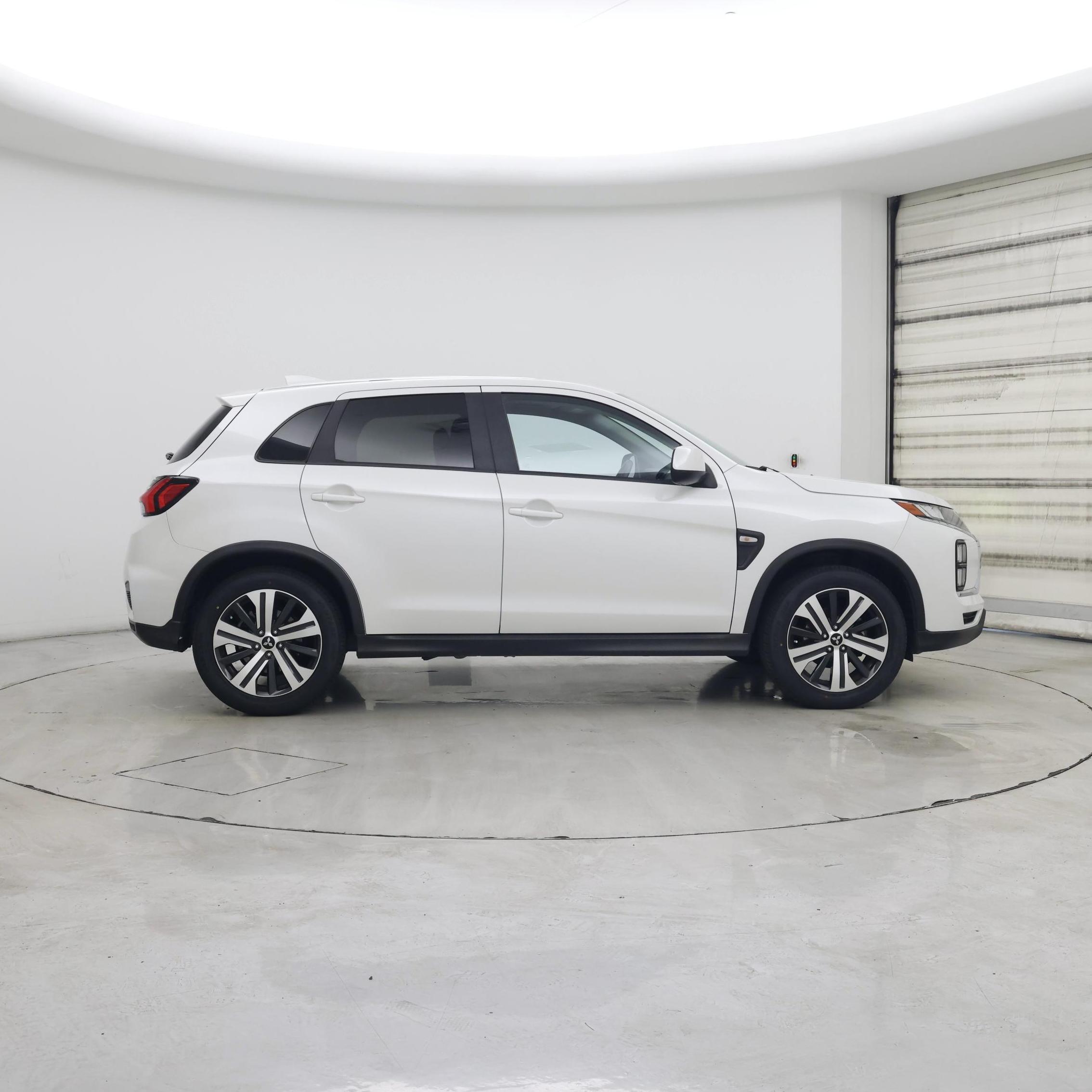 Thumbnail: 2020 Mitsubishi Outlander Sport - 7