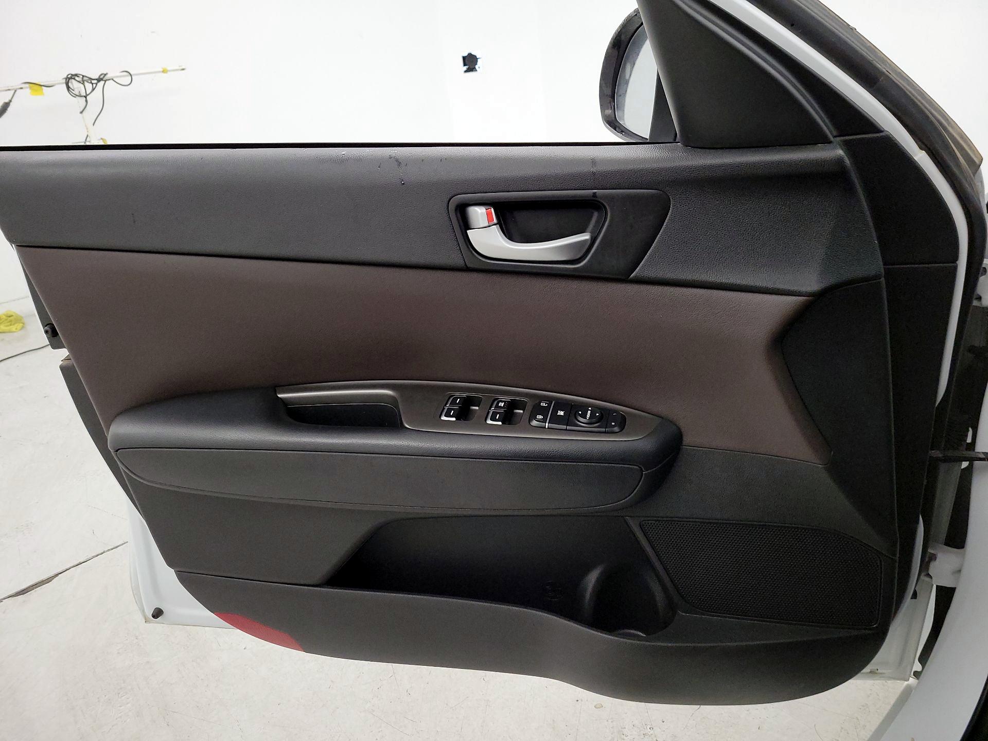 Thumbnail: 2019 Kia Optima - 12