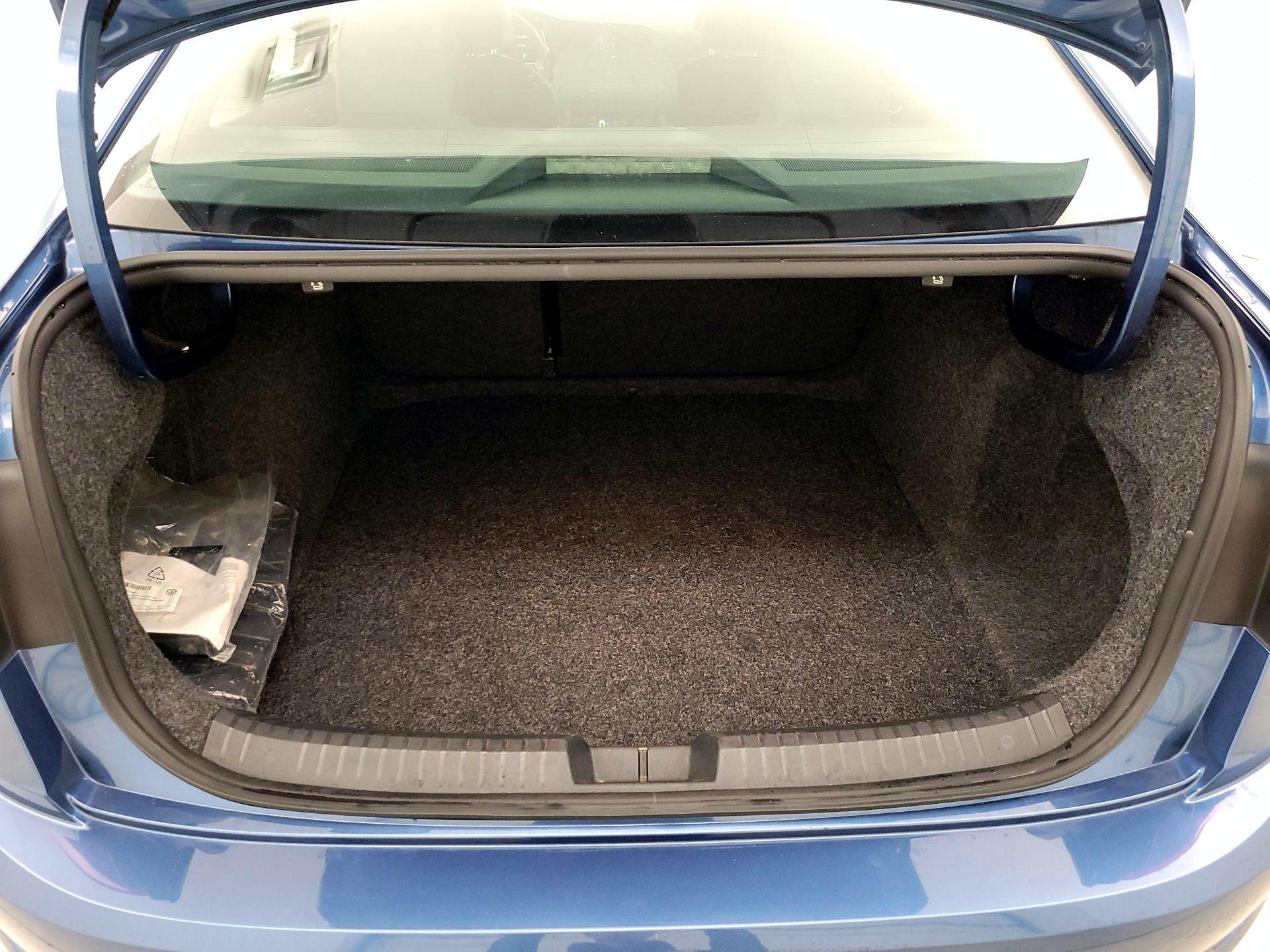 Thumbnail: 2021 Volkswagen Jetta - 19