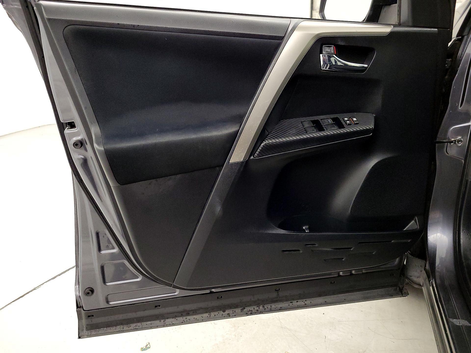 Thumbnail: 2015 Toyota RAV4 - 12