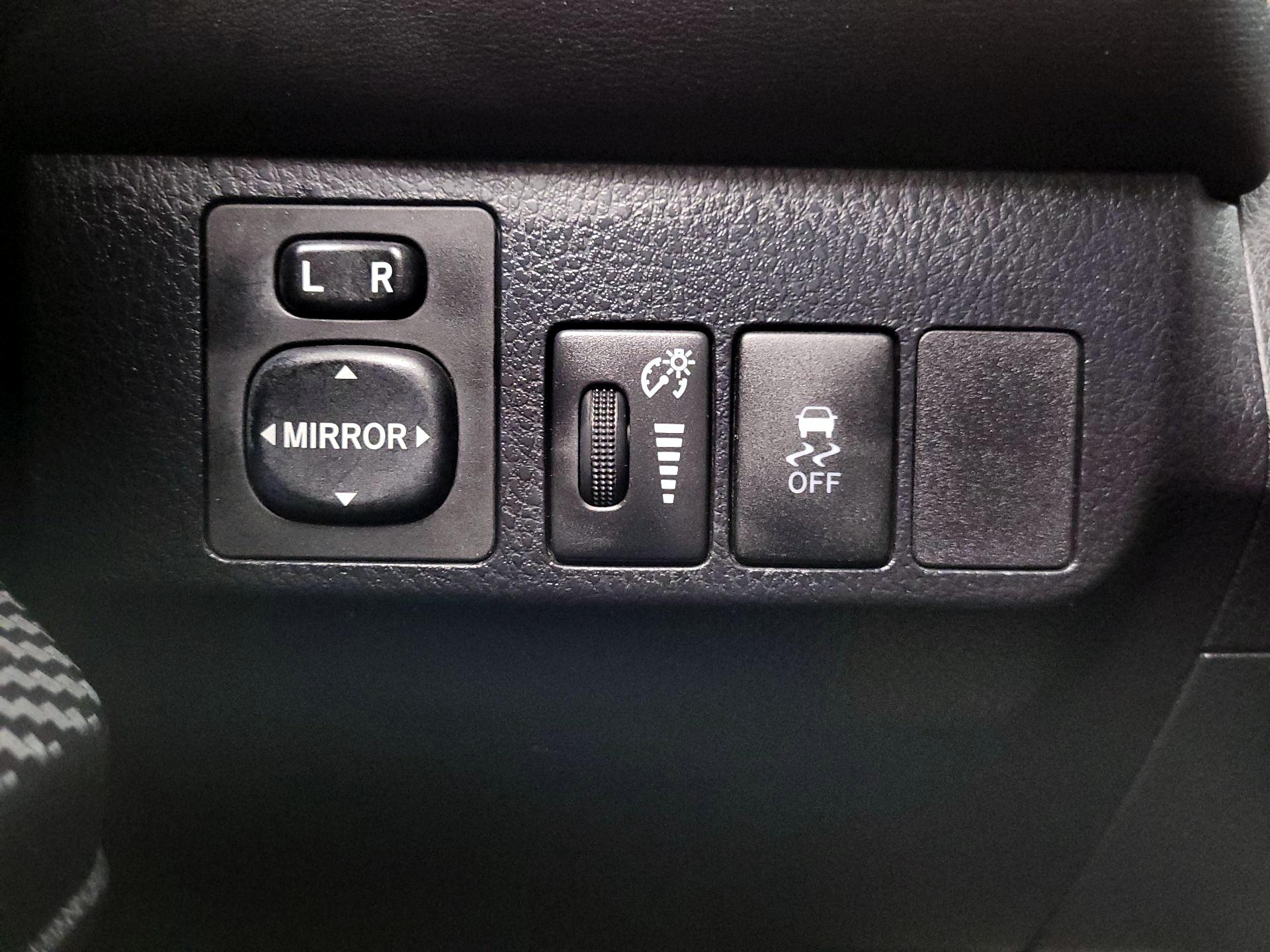 Thumbnail: 2015 Toyota RAV4 - 13