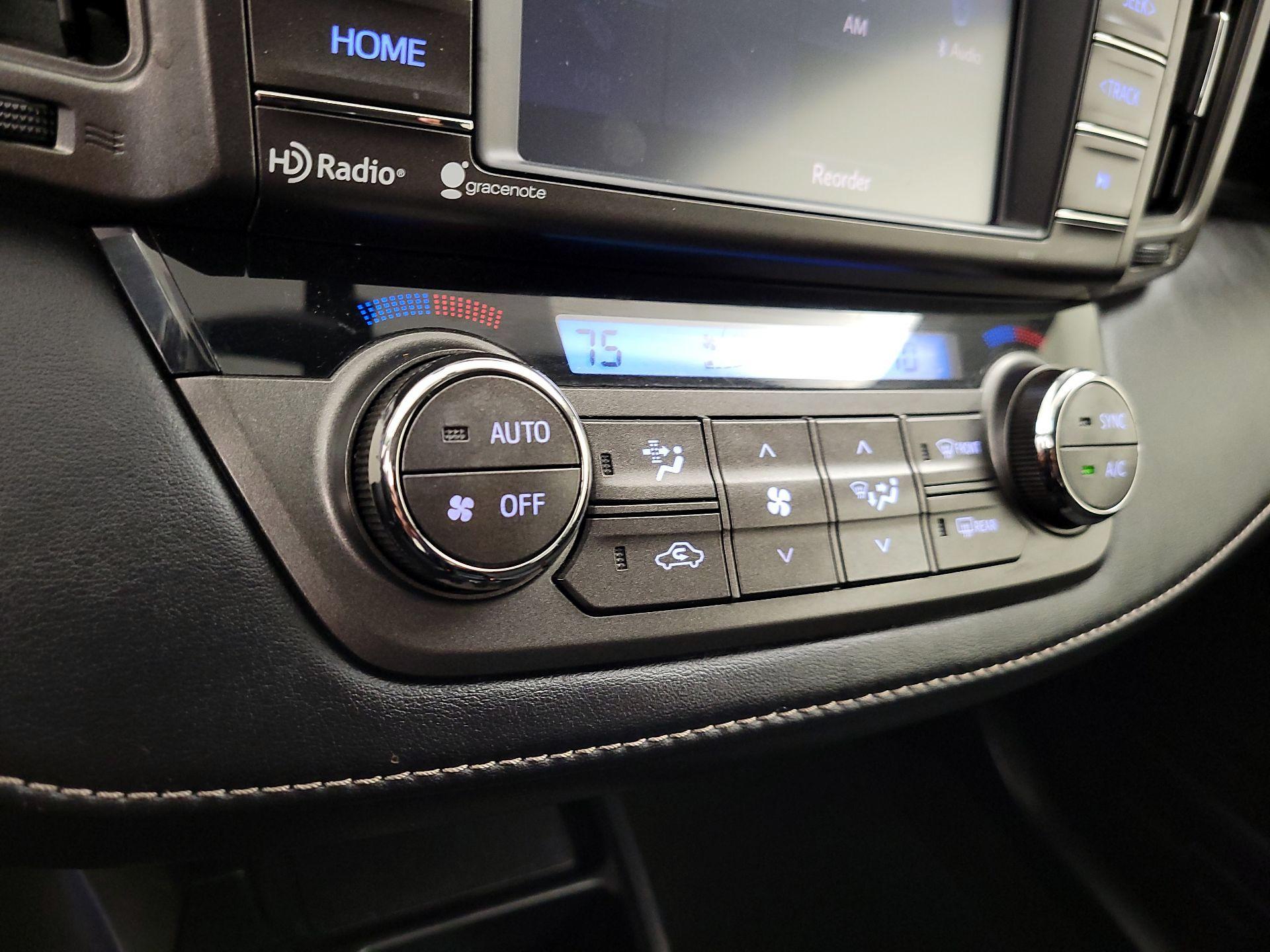 Thumbnail: 2015 Toyota RAV4 - 16