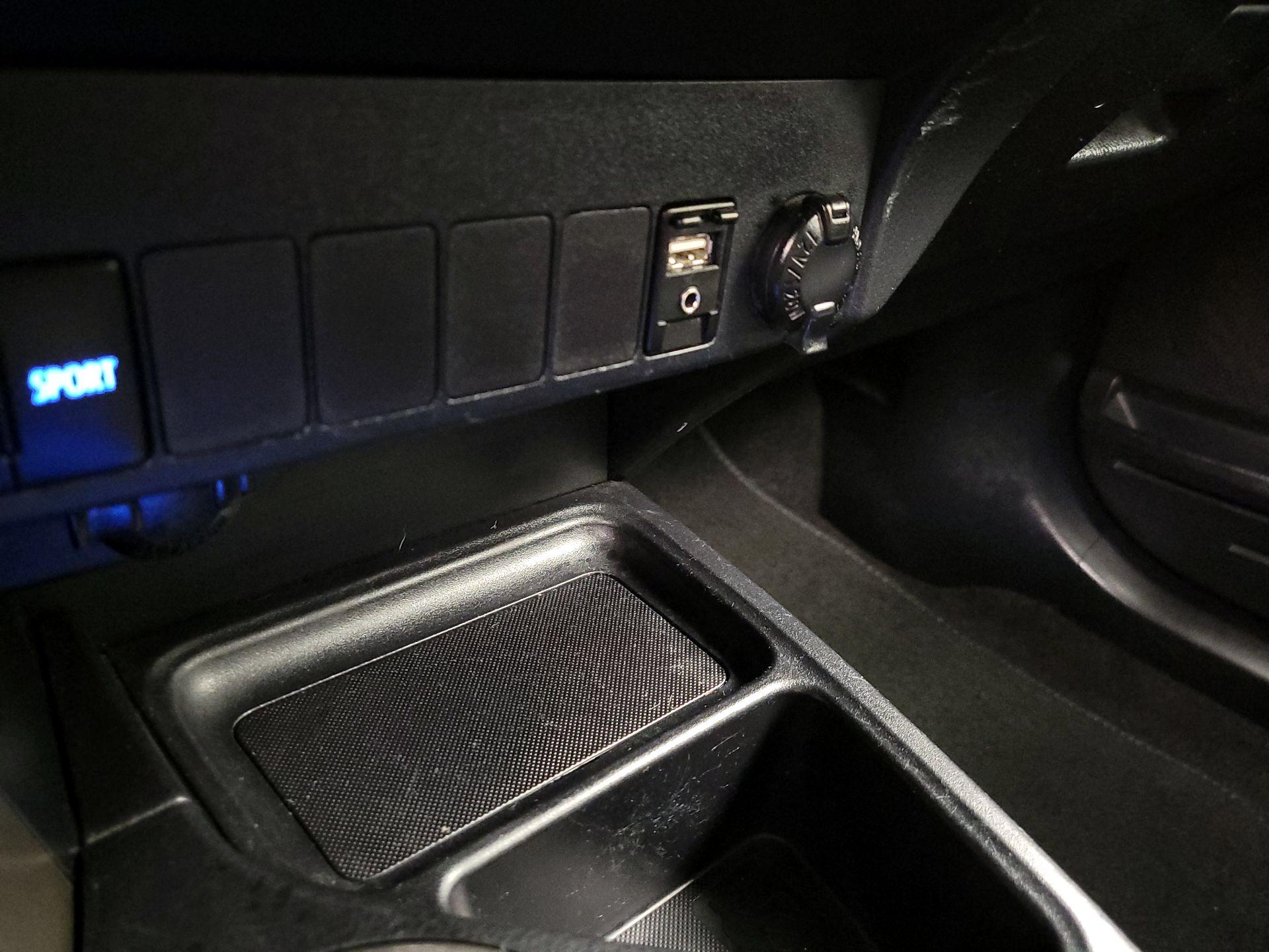 Thumbnail: 2015 Toyota RAV4 - 18