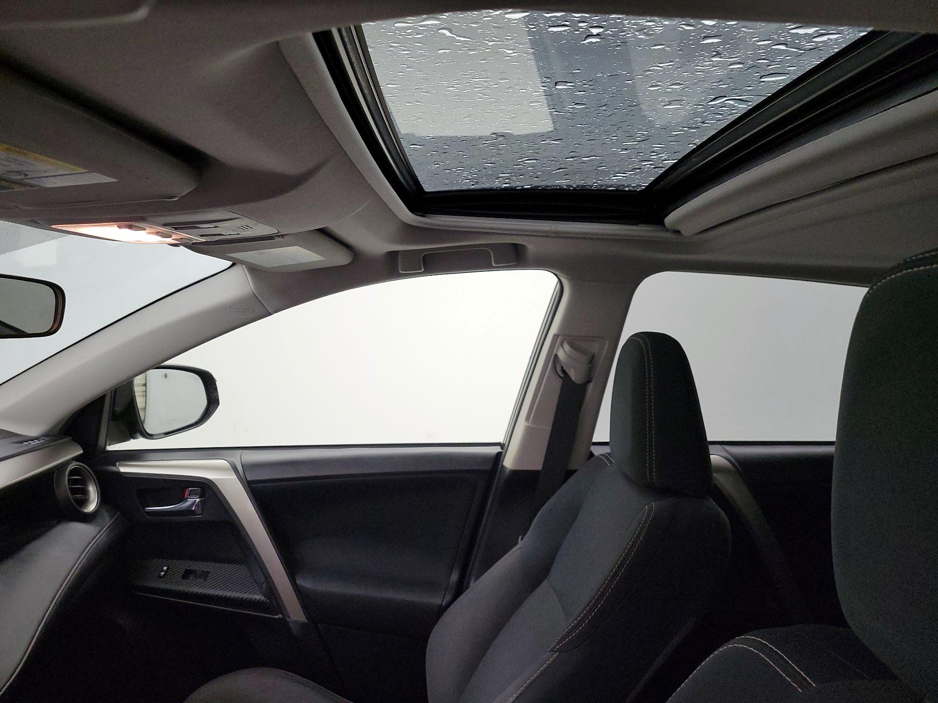 Thumbnail: 2015 Toyota RAV4 - 19