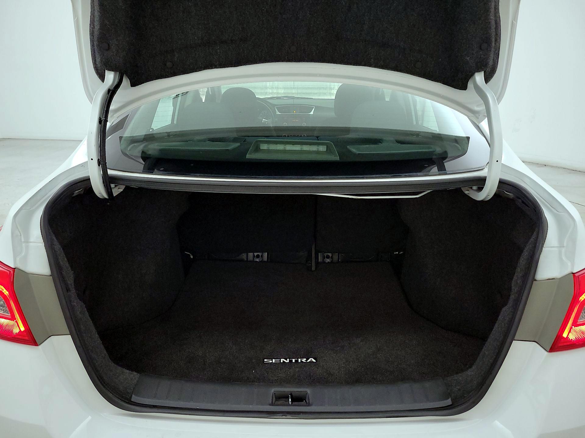 Thumbnail: 2016 Nissan Sentra - 19