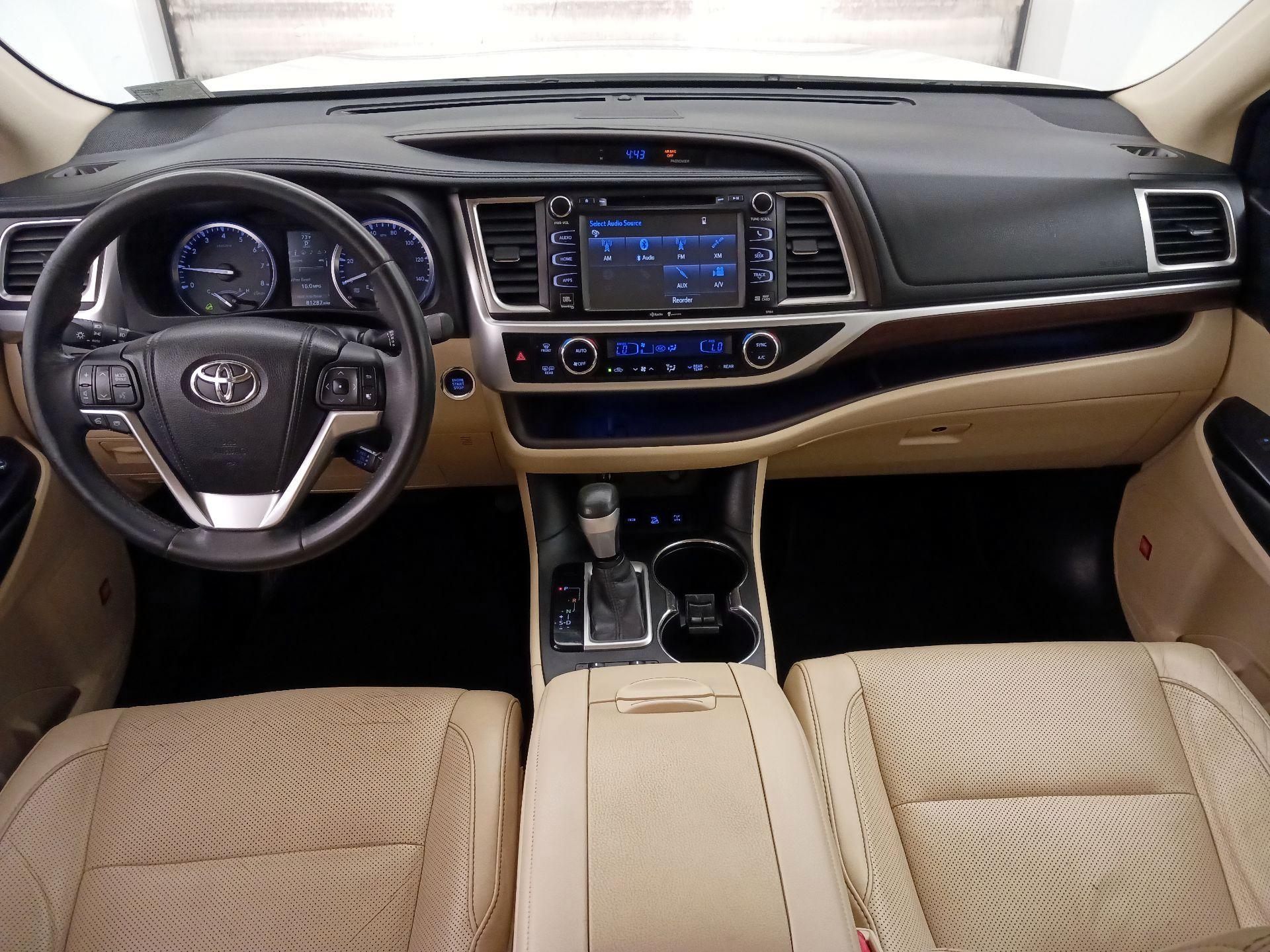 Thumbnail: 2015 Toyota Highlander - 9