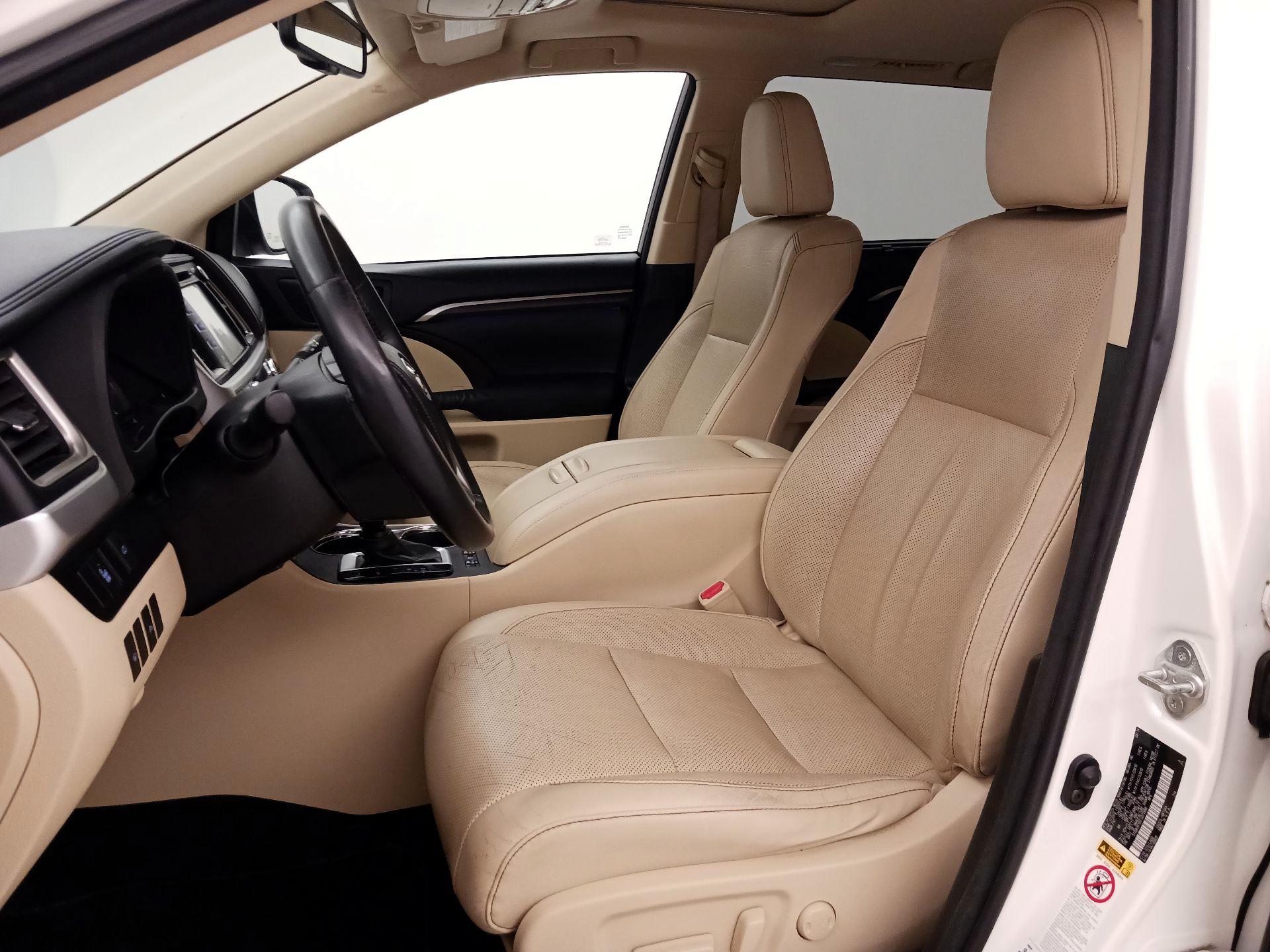 Thumbnail: 2015 Toyota Highlander - 11