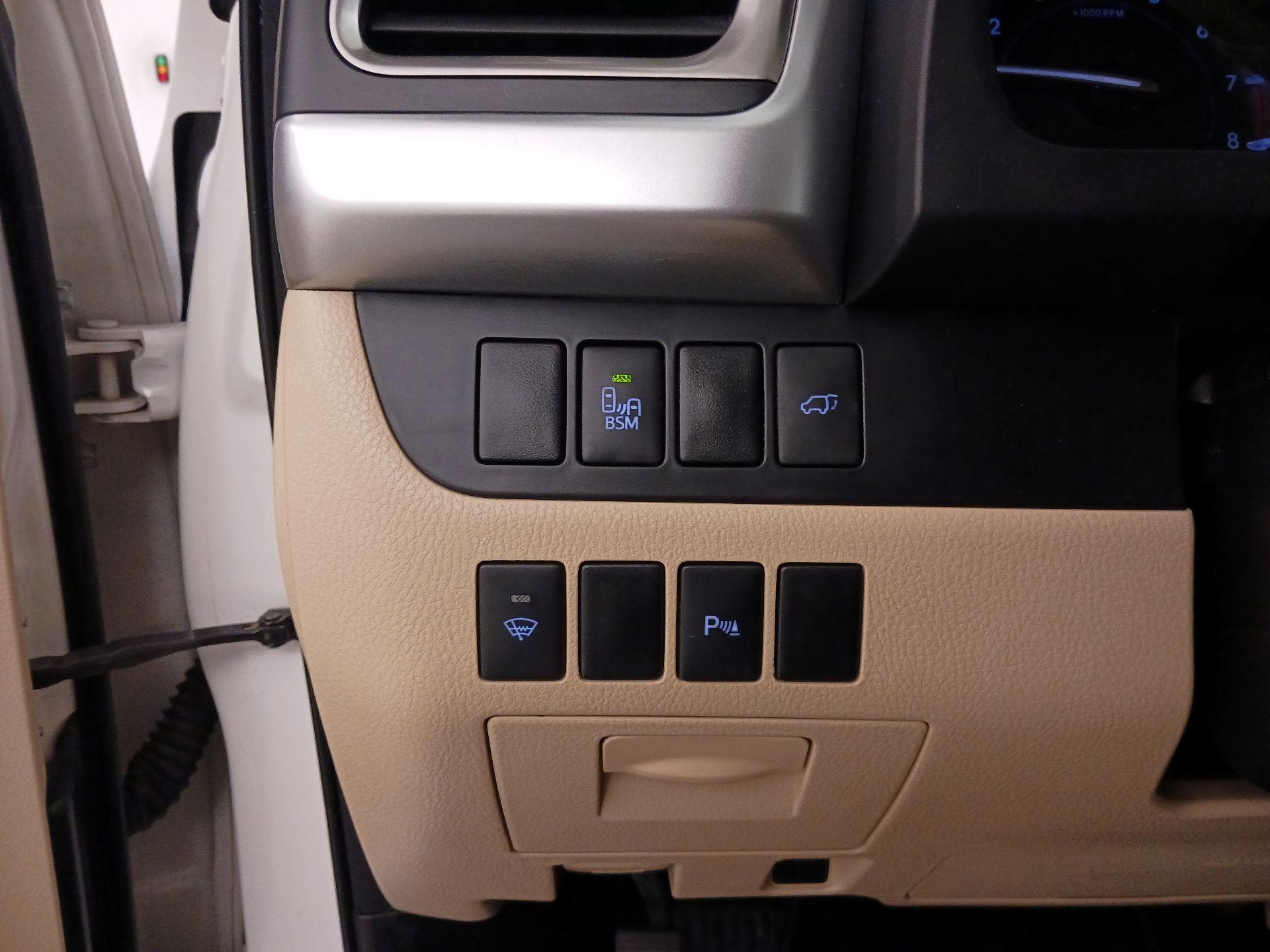 Thumbnail: 2015 Toyota Highlander - 13