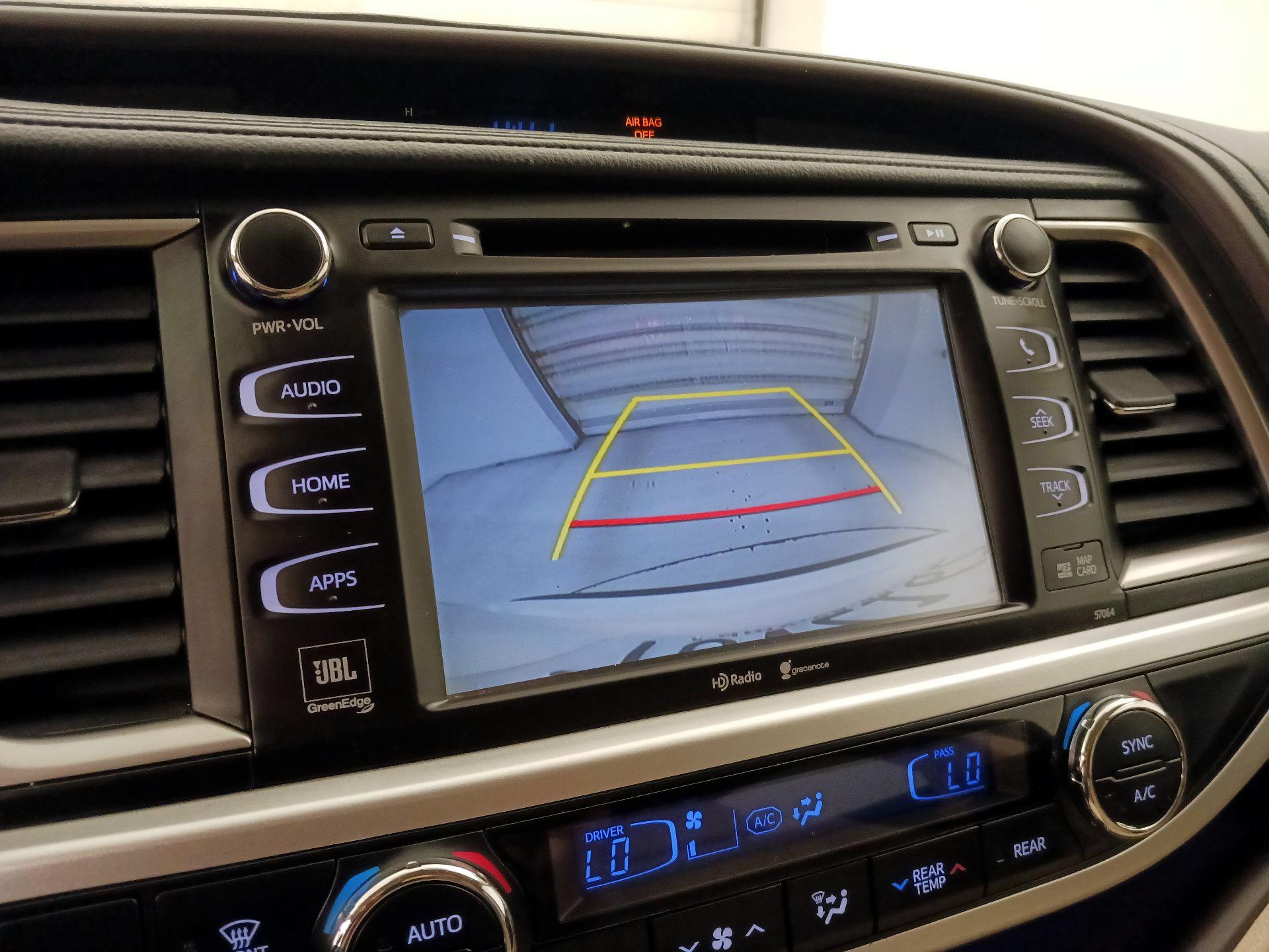 Thumbnail: 2015 Toyota Highlander - 14