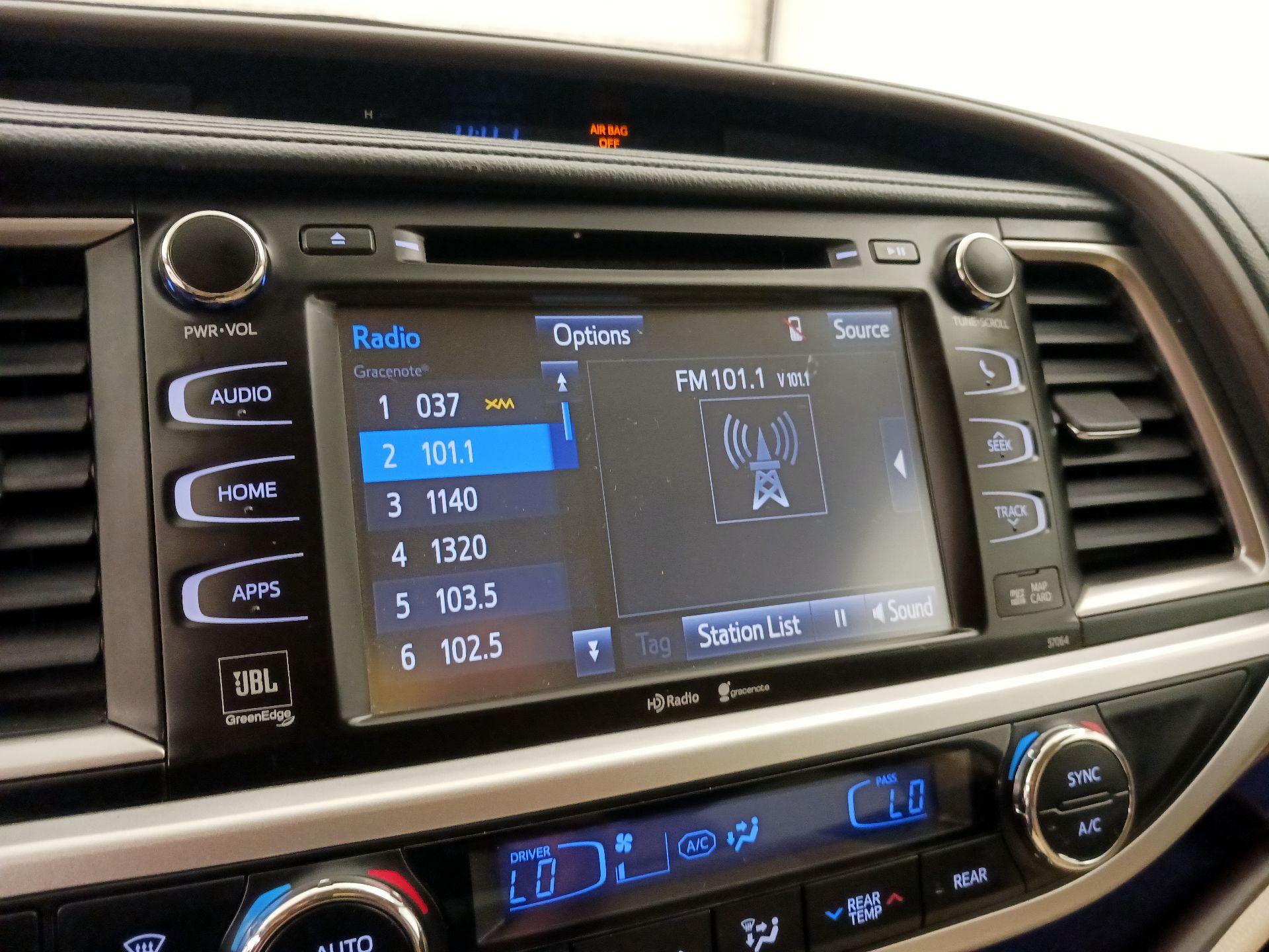 Thumbnail: 2015 Toyota Highlander - 15