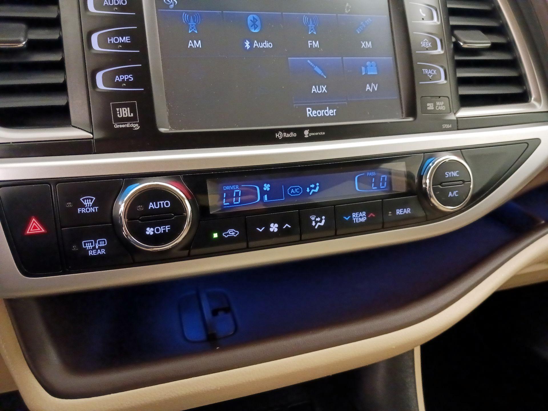 Thumbnail: 2015 Toyota Highlander - 16