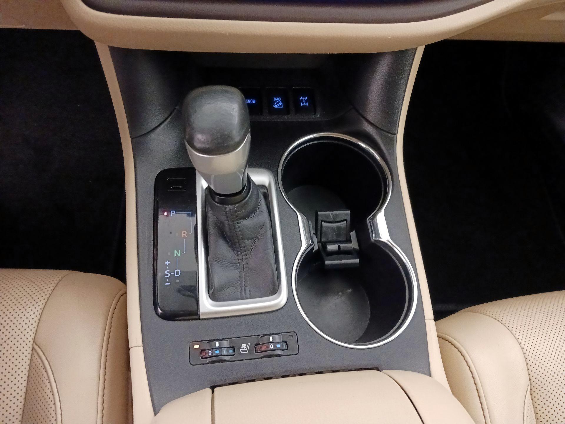 Thumbnail: 2015 Toyota Highlander - 17