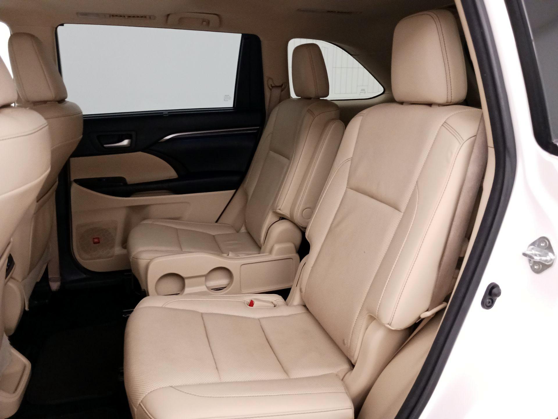 Thumbnail: 2015 Toyota Highlander - 18