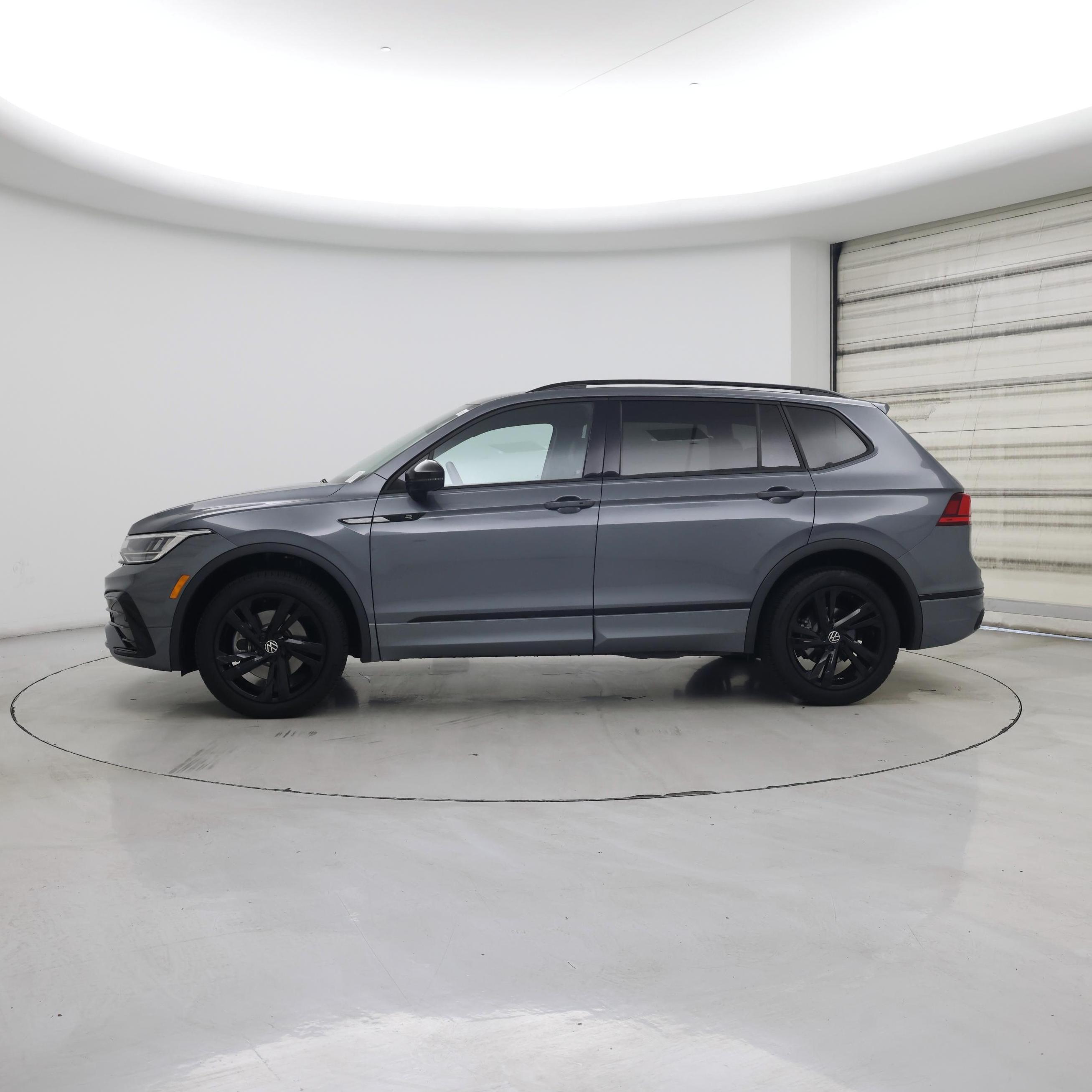 Thumbnail: 2024 Volkswagen Tiguan - 3