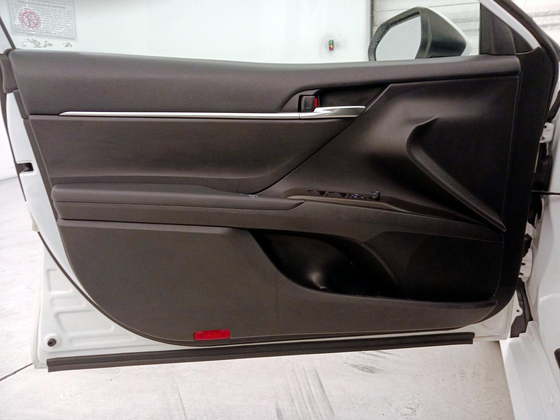 Thumbnail: 2022 Toyota Camry - 12