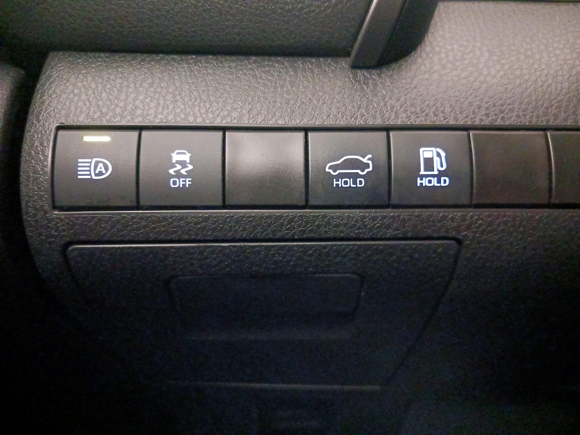 Thumbnail: 2022 Toyota Camry - 13