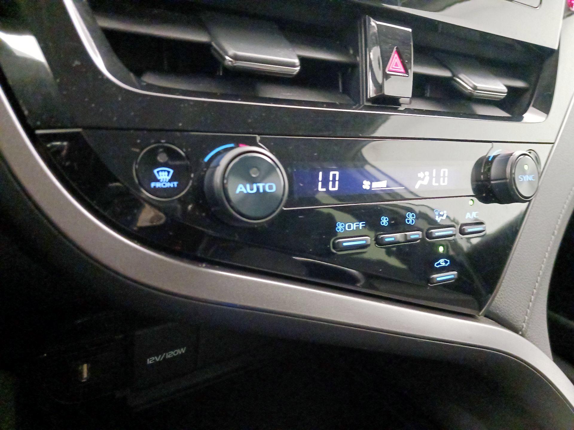 Thumbnail: 2022 Toyota Camry - 16