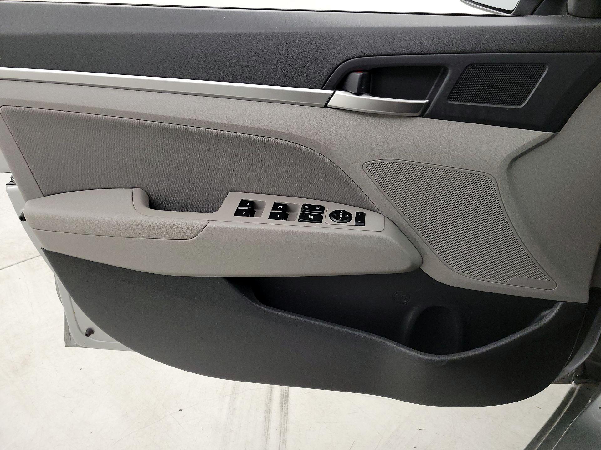 Thumbnail: 2020 Hyundai Elantra - 12