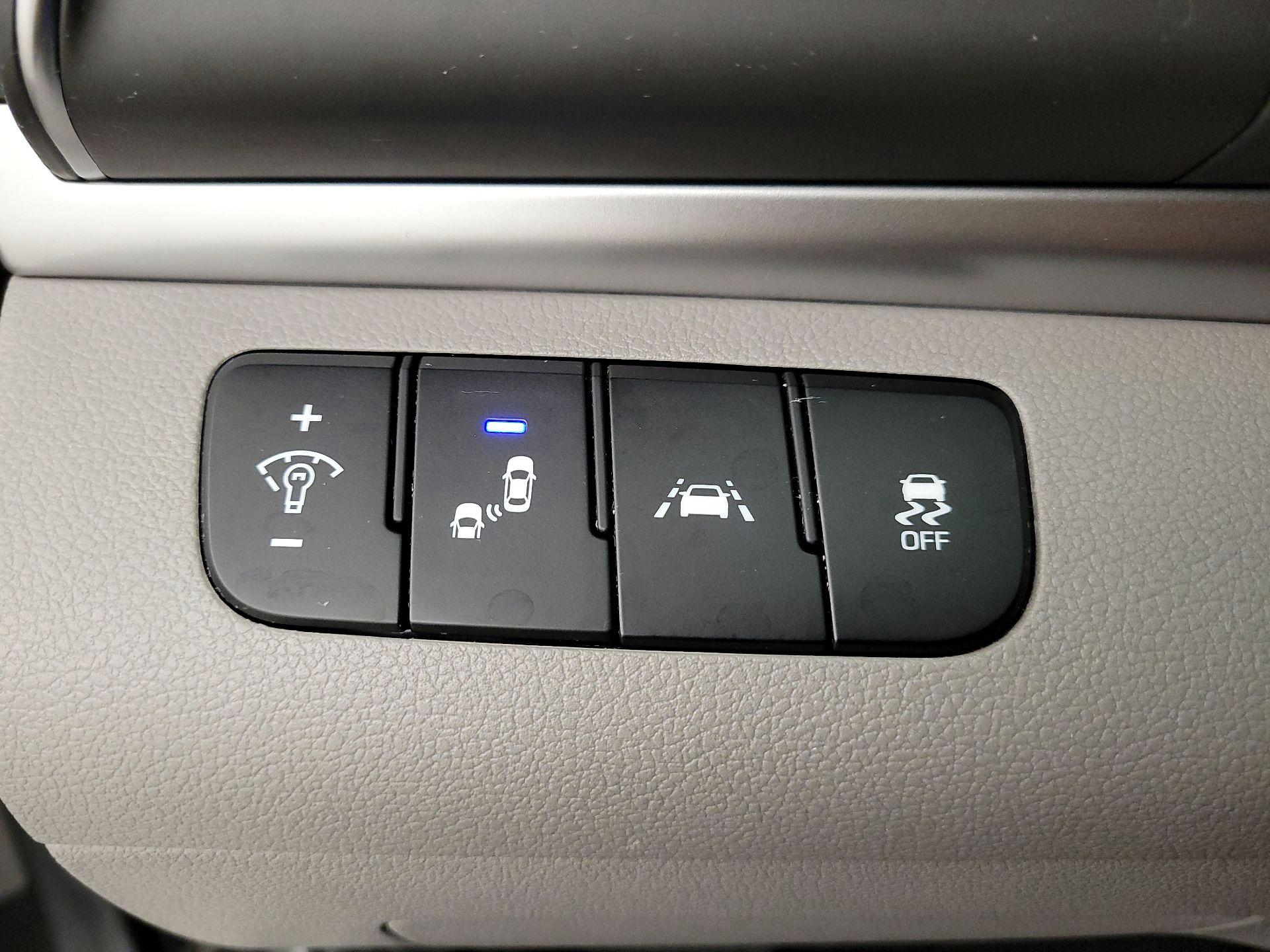 Thumbnail: 2020 Hyundai Elantra - 13