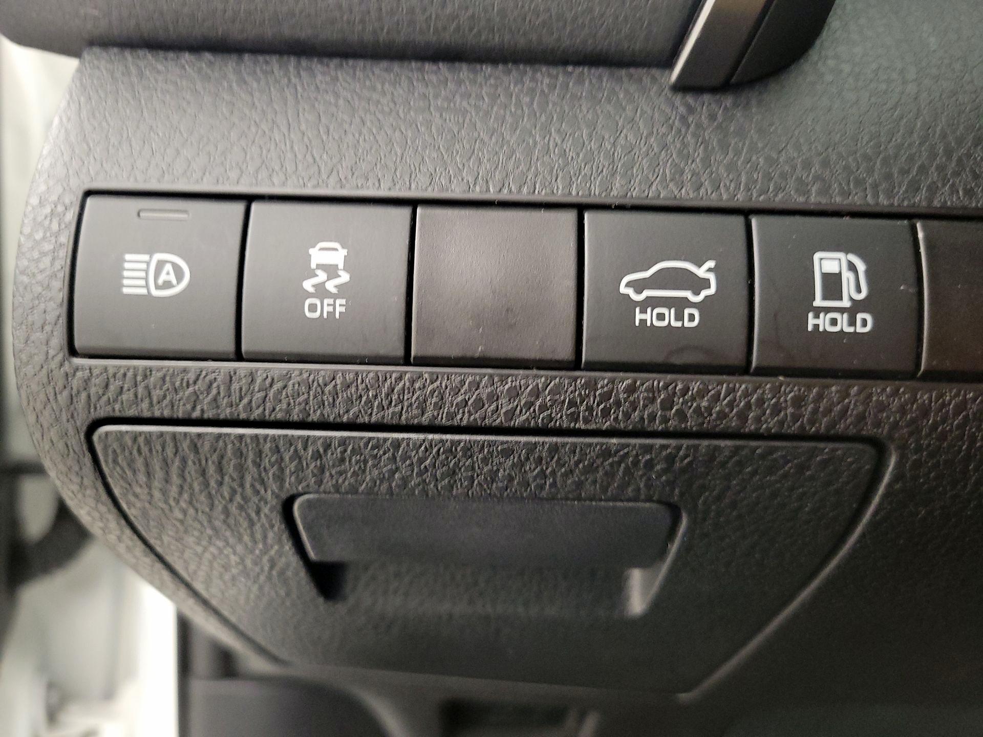 Thumbnail: 2021 Toyota Camry - 13