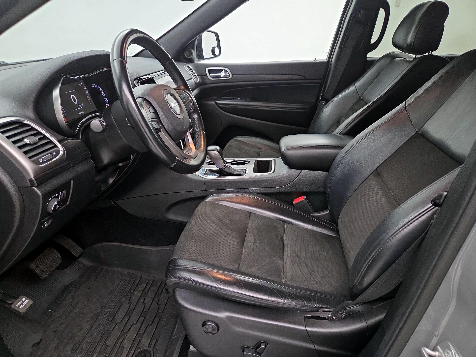 Thumbnail: 2020 Jeep Grand Cherokee - 11