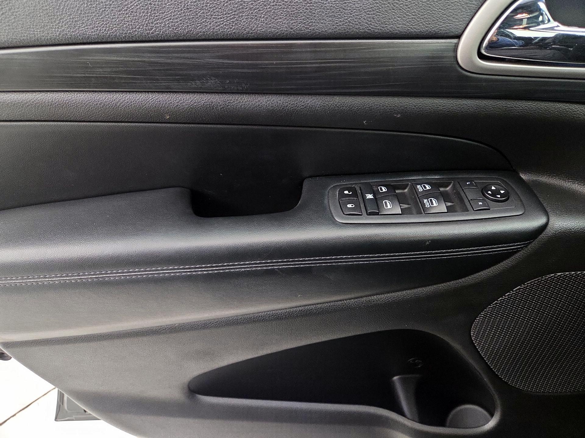 Thumbnail: 2020 Jeep Grand Cherokee - 12