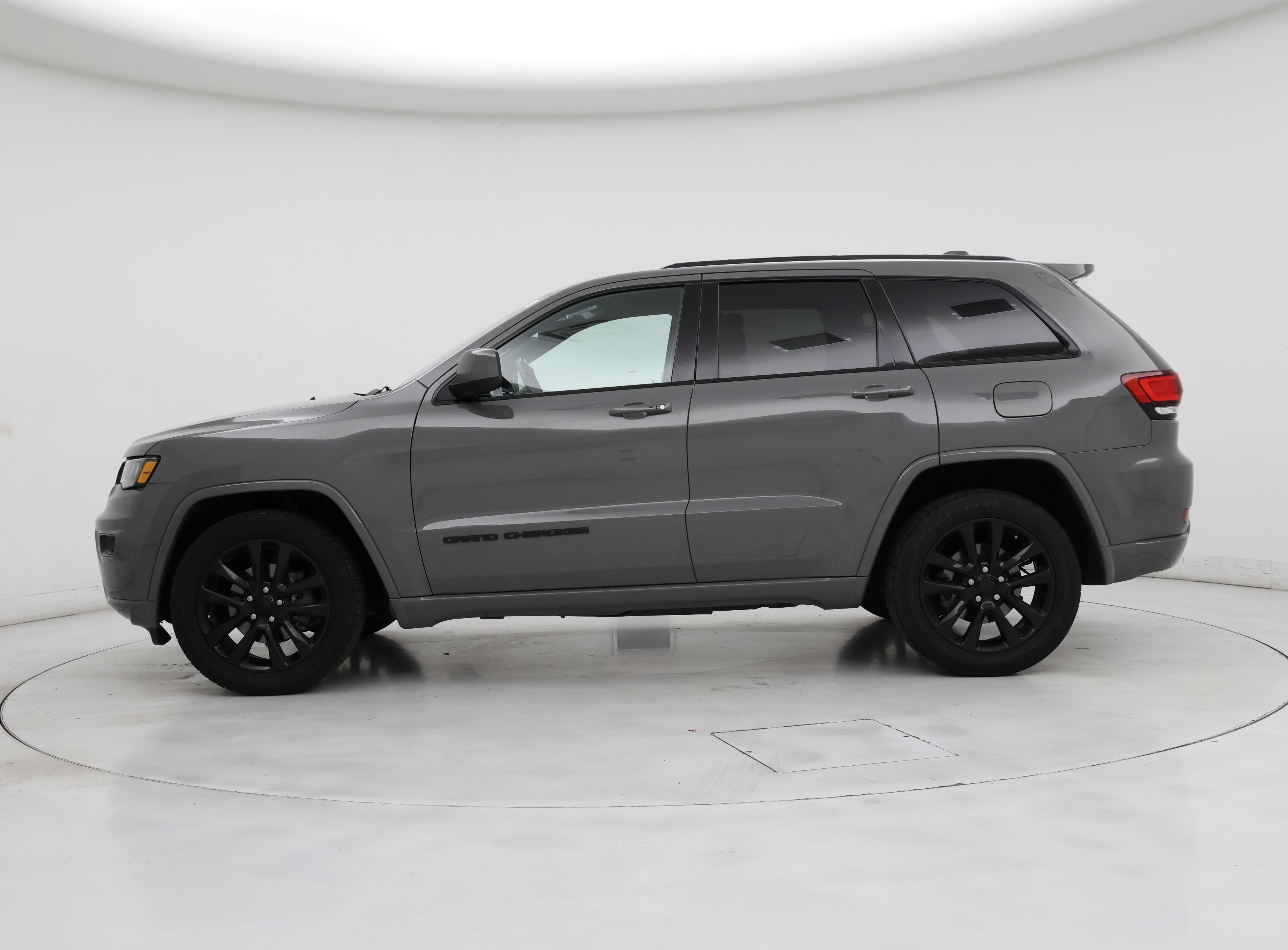 Thumbnail: 2020 Jeep Grand Cherokee - 3