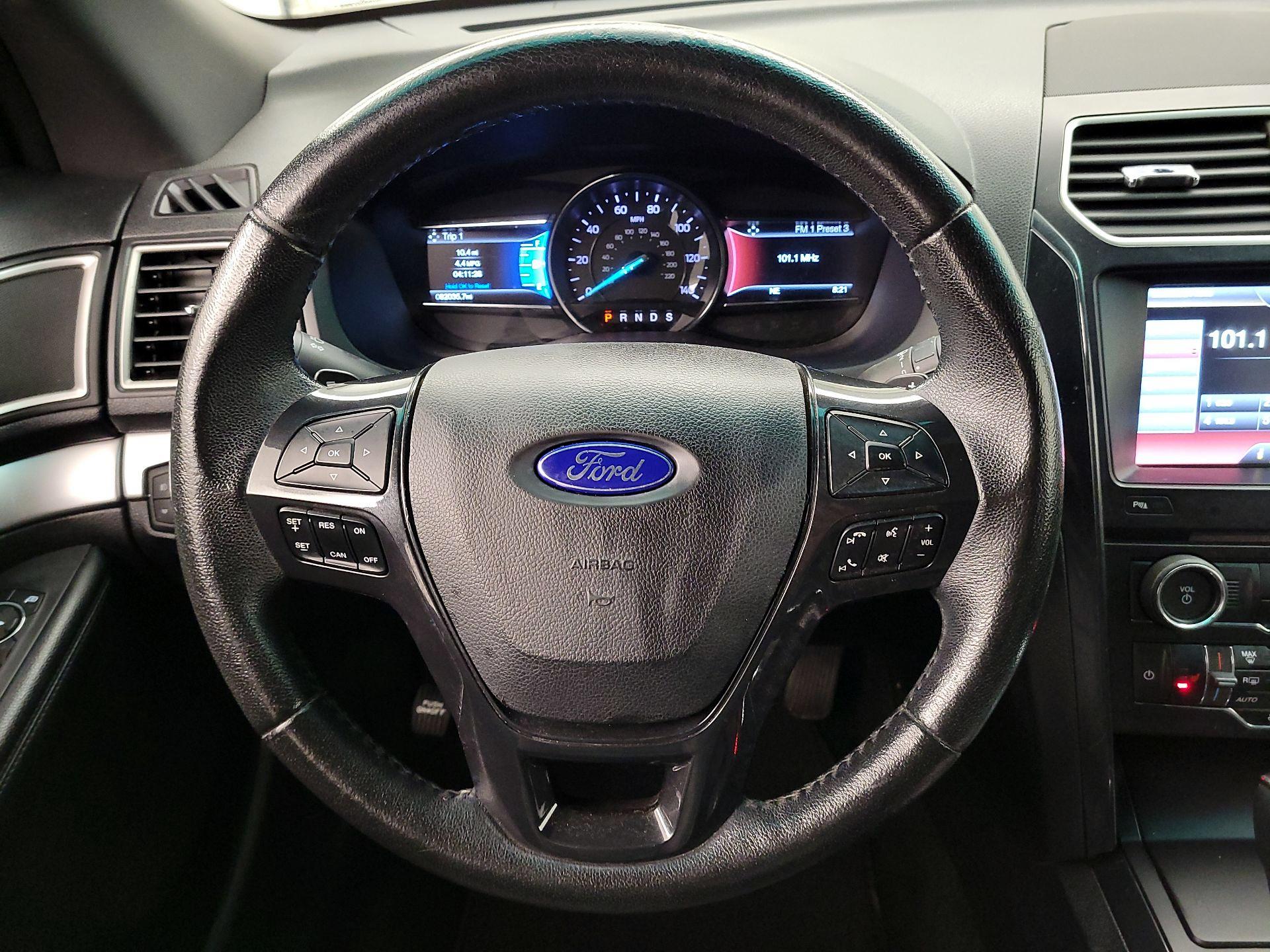 Thumbnail: 2016 Ford Explorer - 10