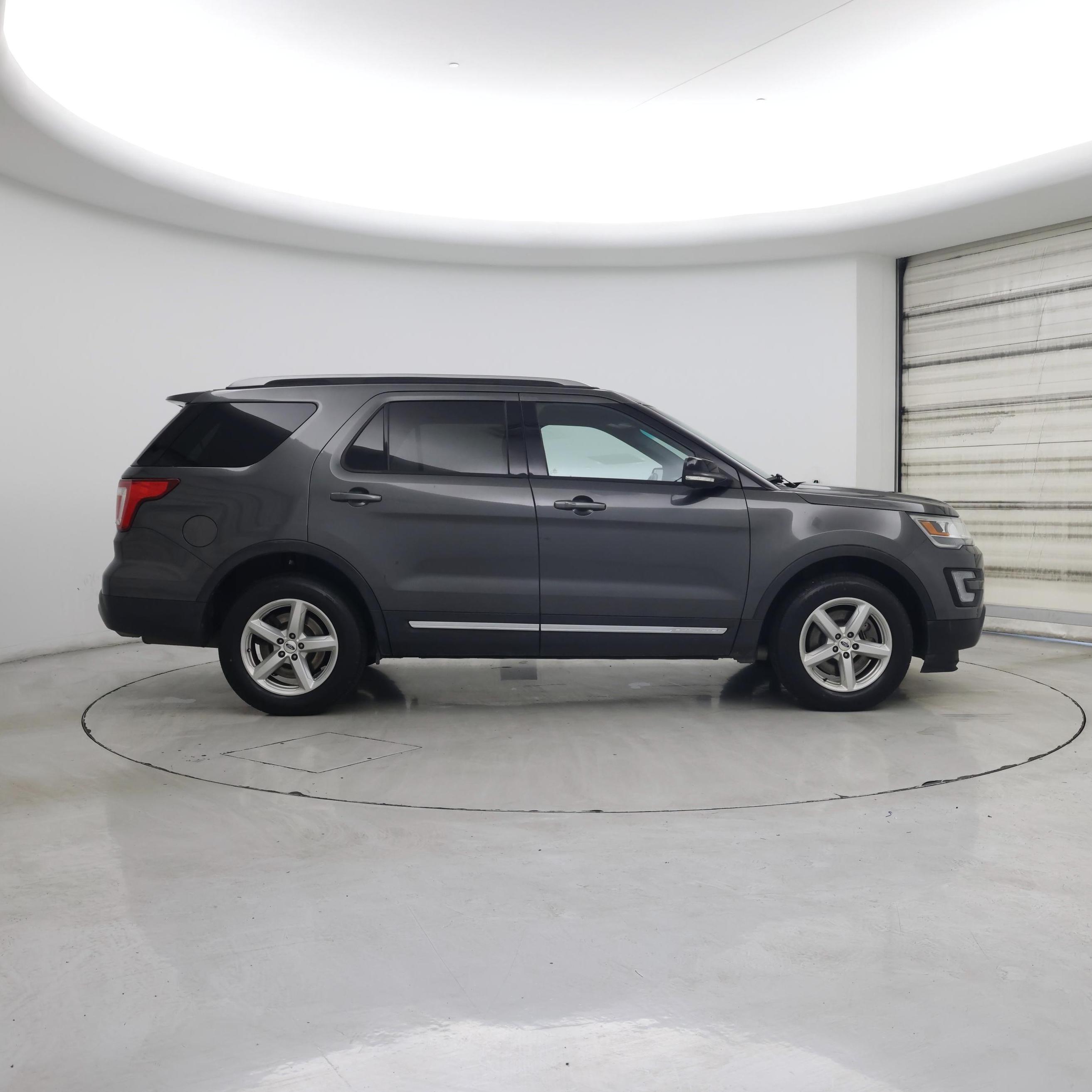 Thumbnail: 2016 Ford Explorer - 7