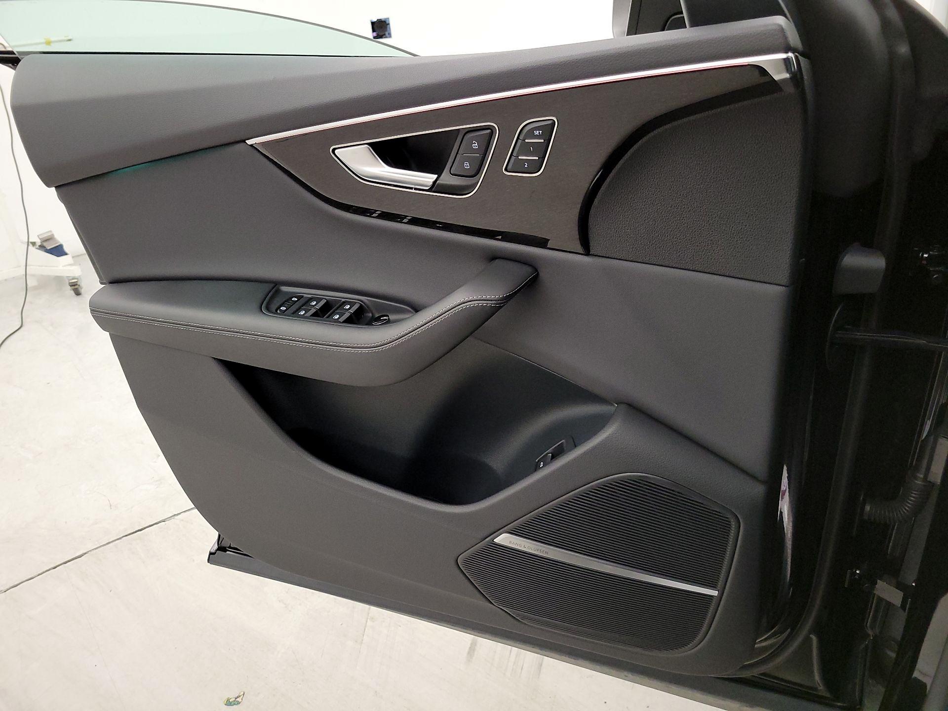 Thumbnail: 2023 Audi Q8 - 12