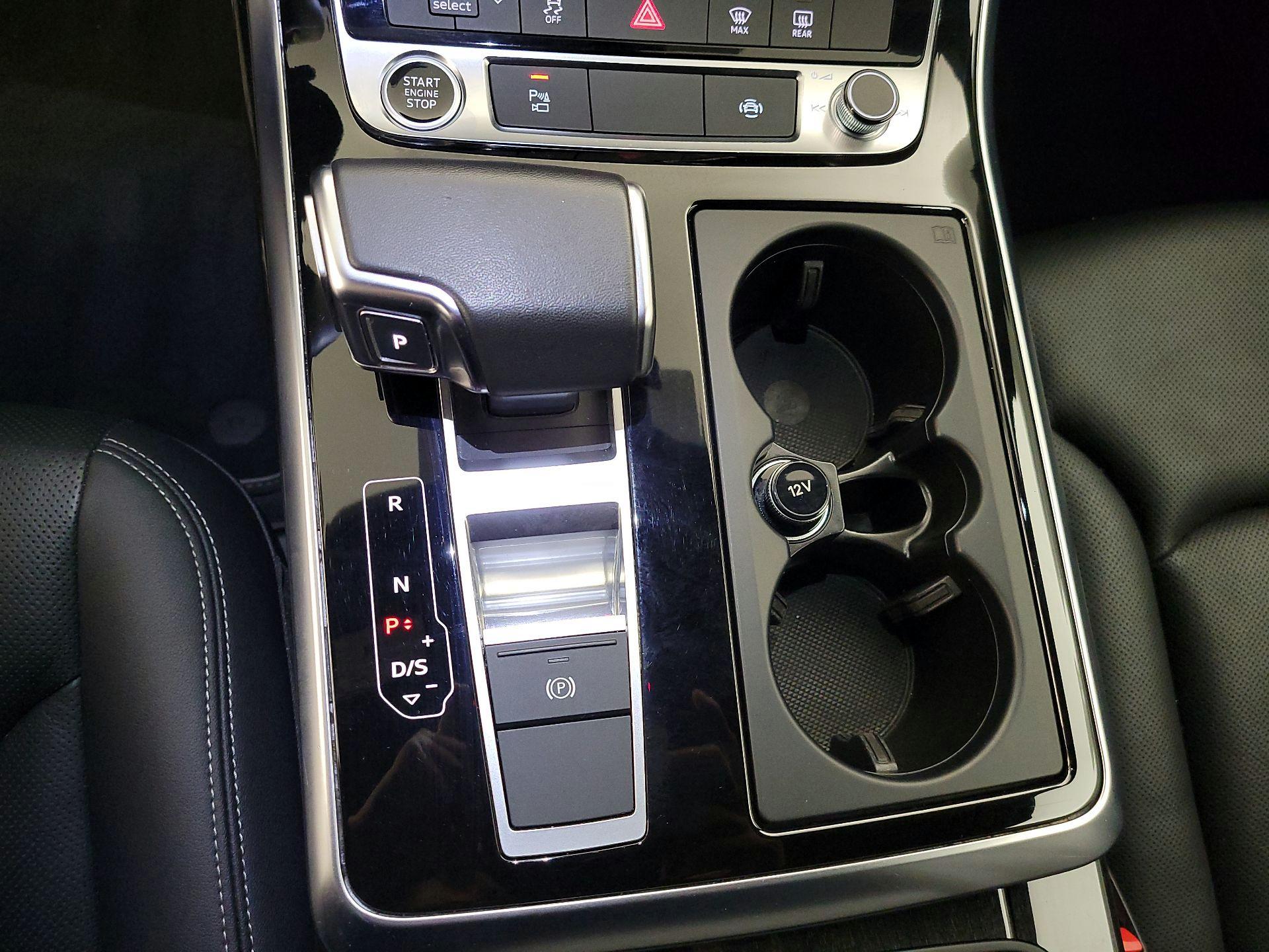 Thumbnail: 2023 Audi Q8 - 18