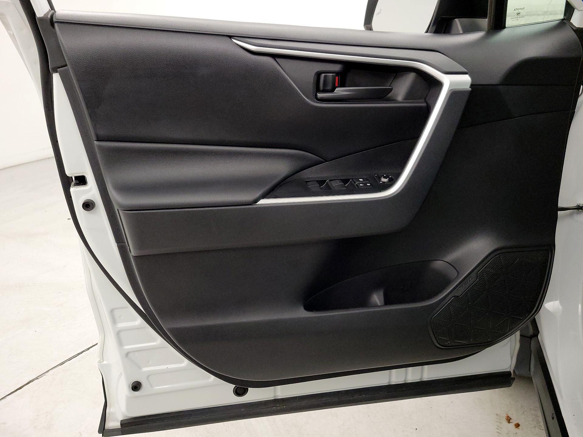 Thumbnail: 2021 Toyota RAV4 - 12